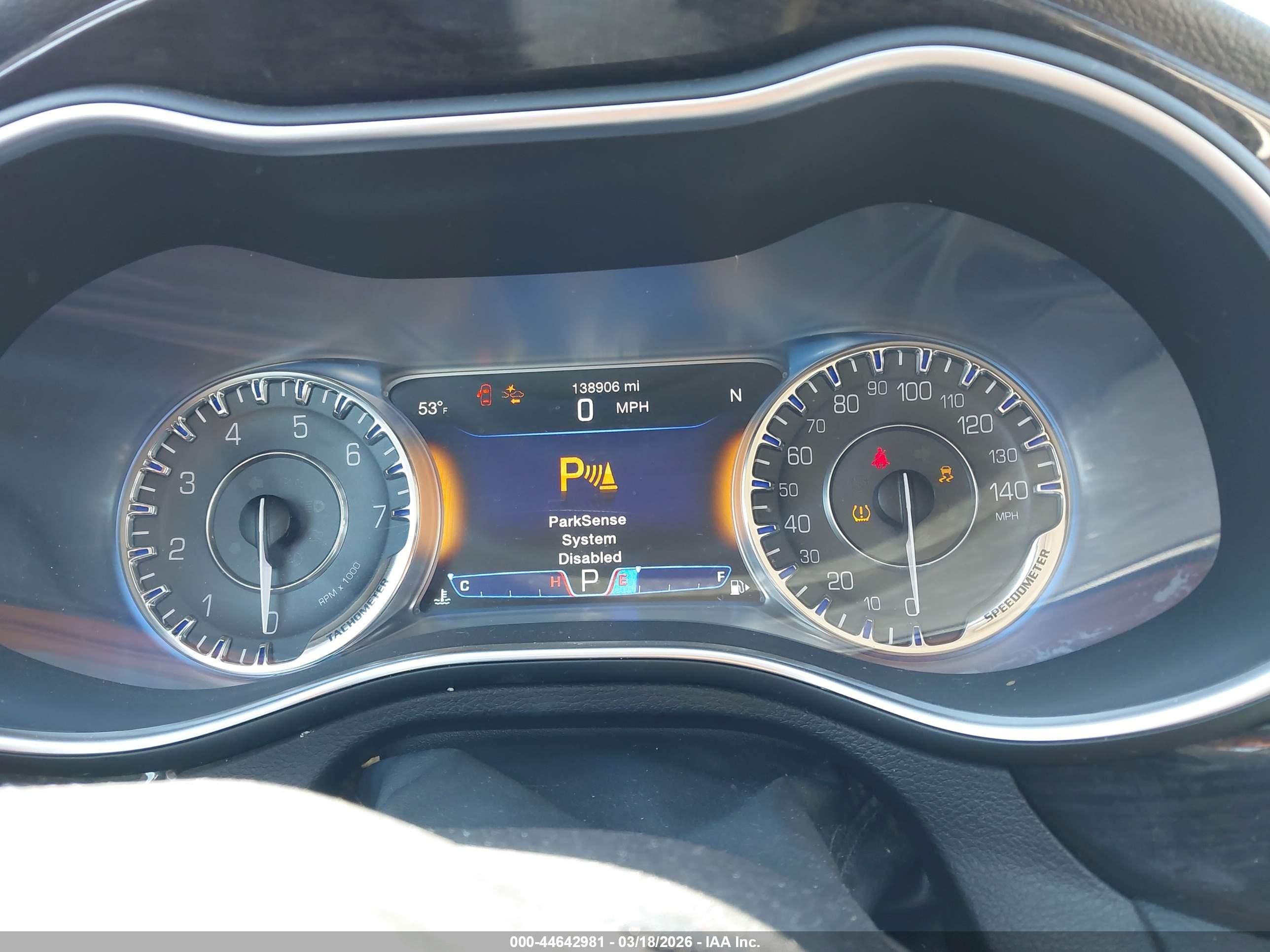 CHRYSLER 200 image 7
