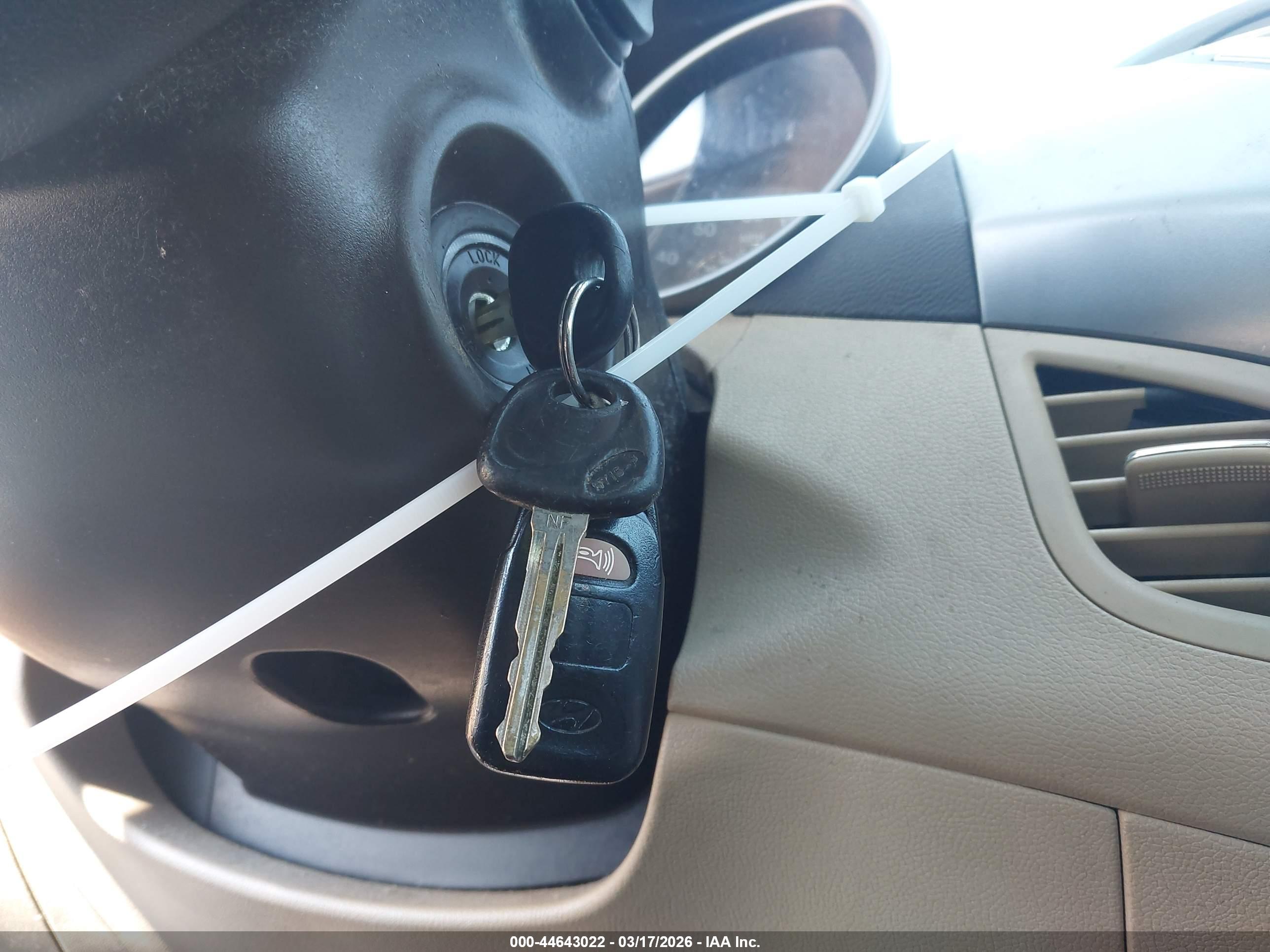 HYUNDAI ELANTRA image 11