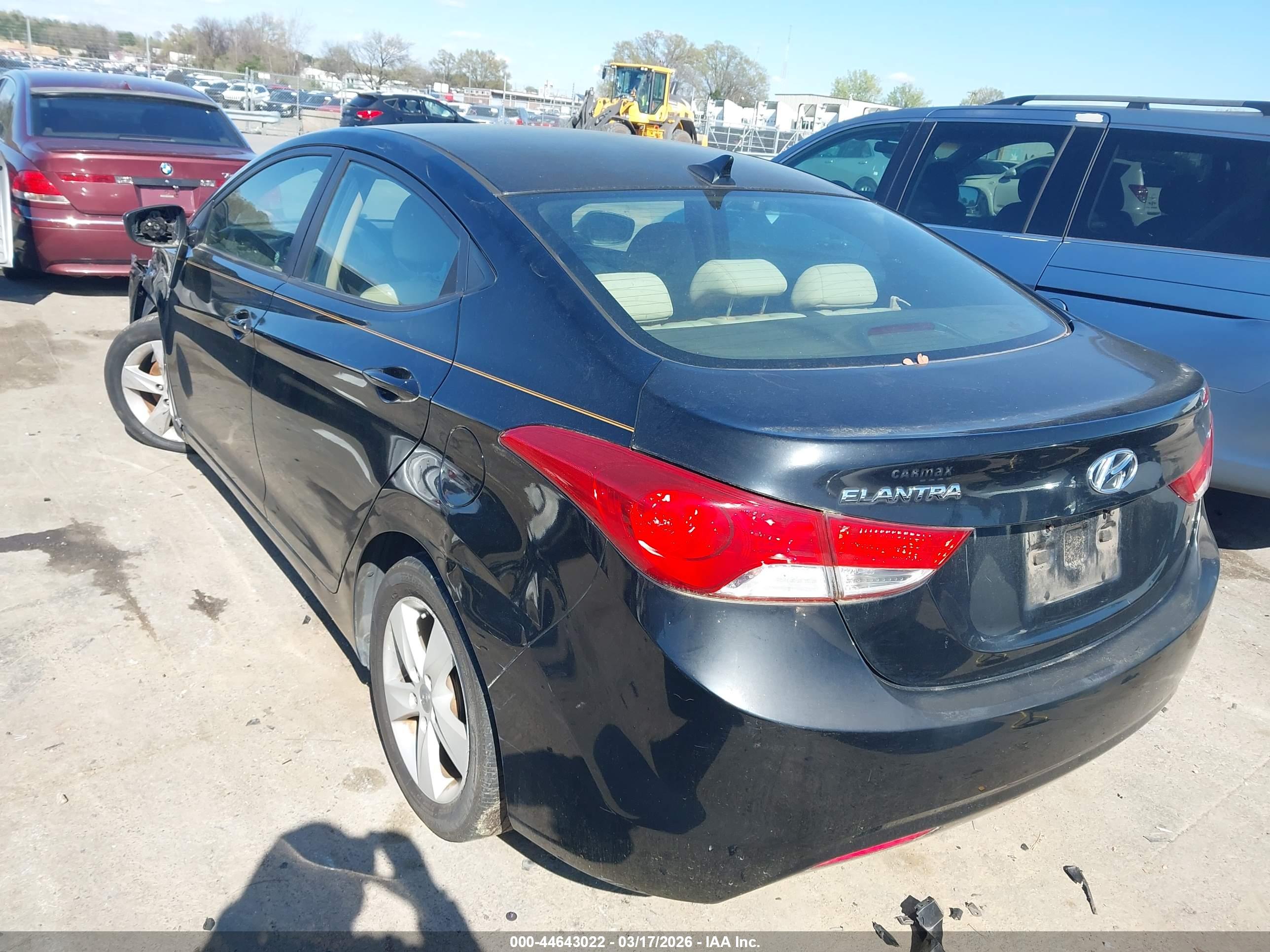 HYUNDAI ELANTRA image 3