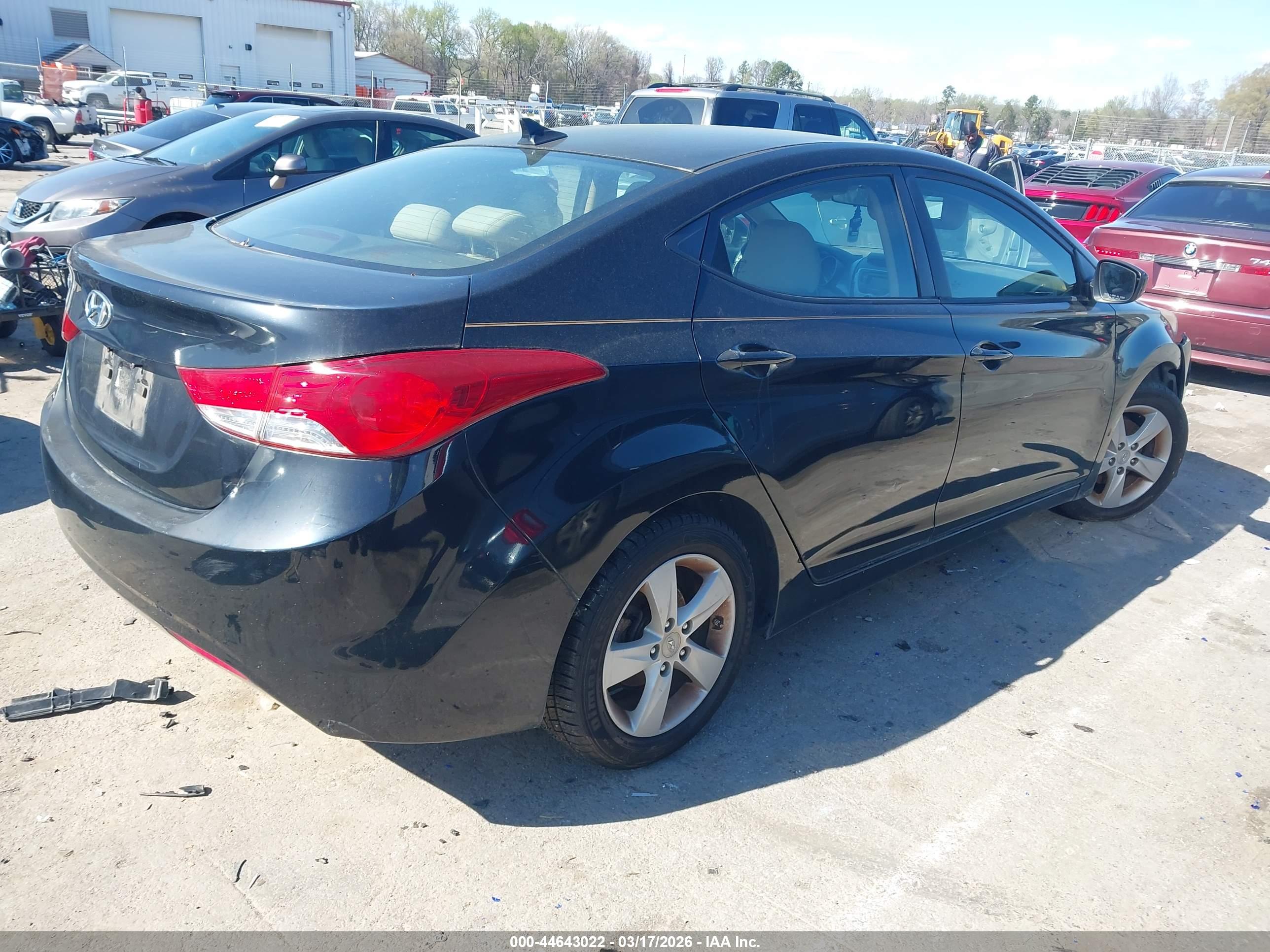 HYUNDAI ELANTRA image 4