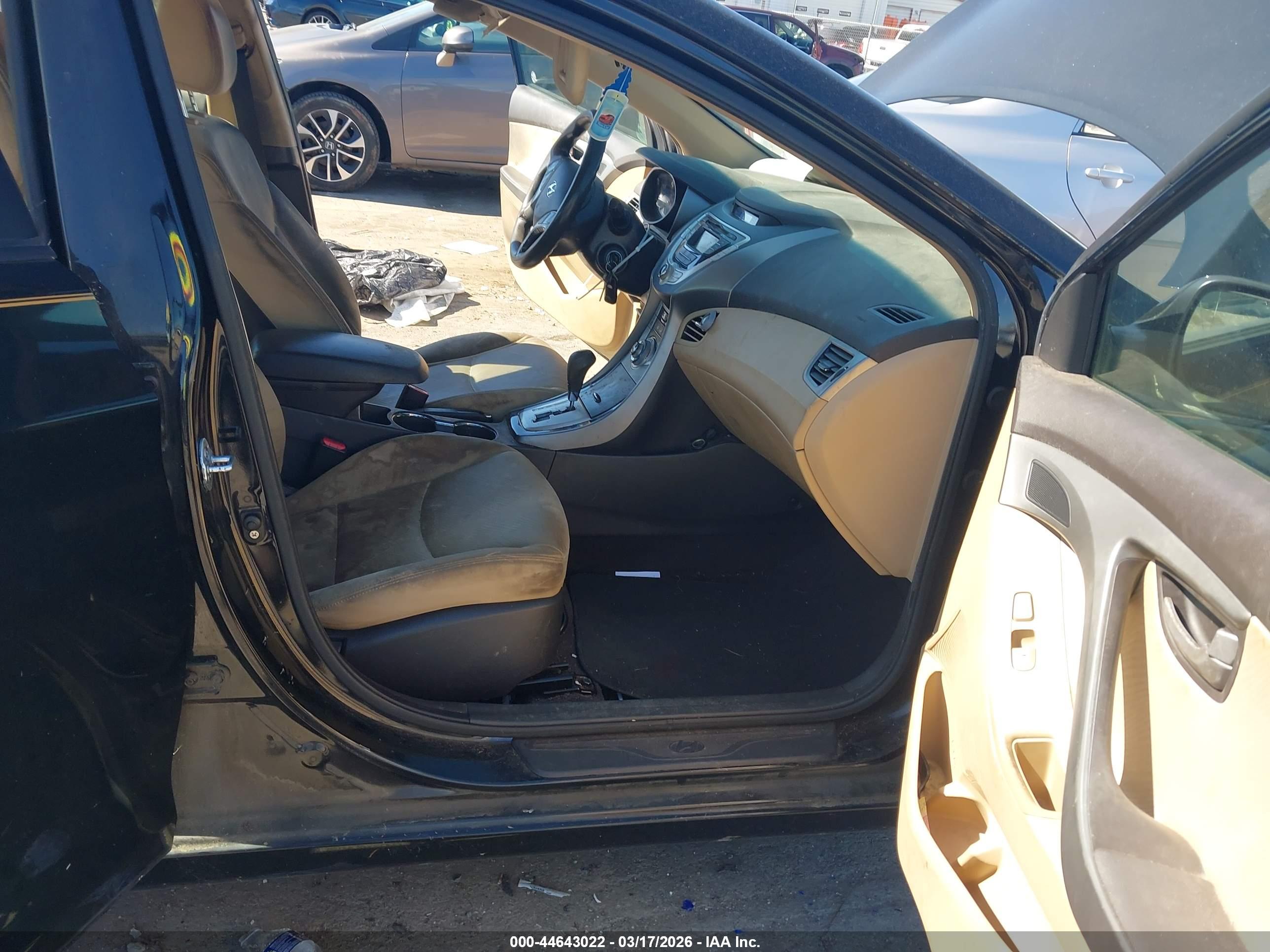 HYUNDAI ELANTRA image 5