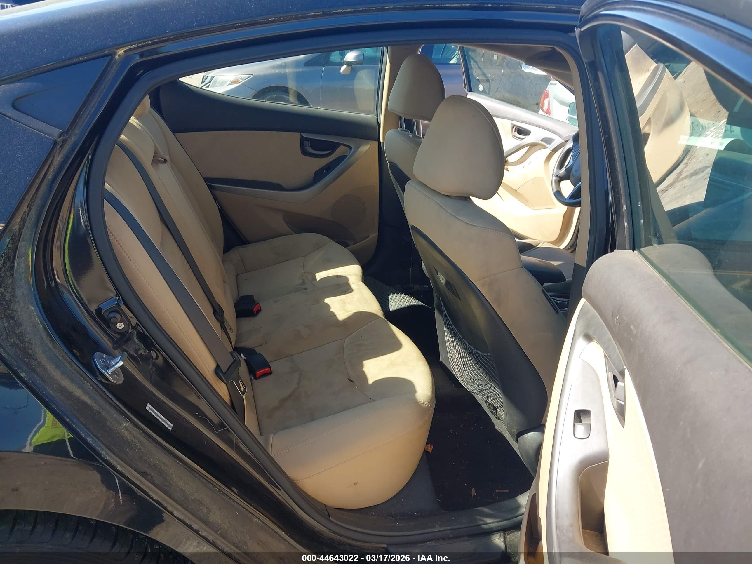 HYUNDAI ELANTRA image 8