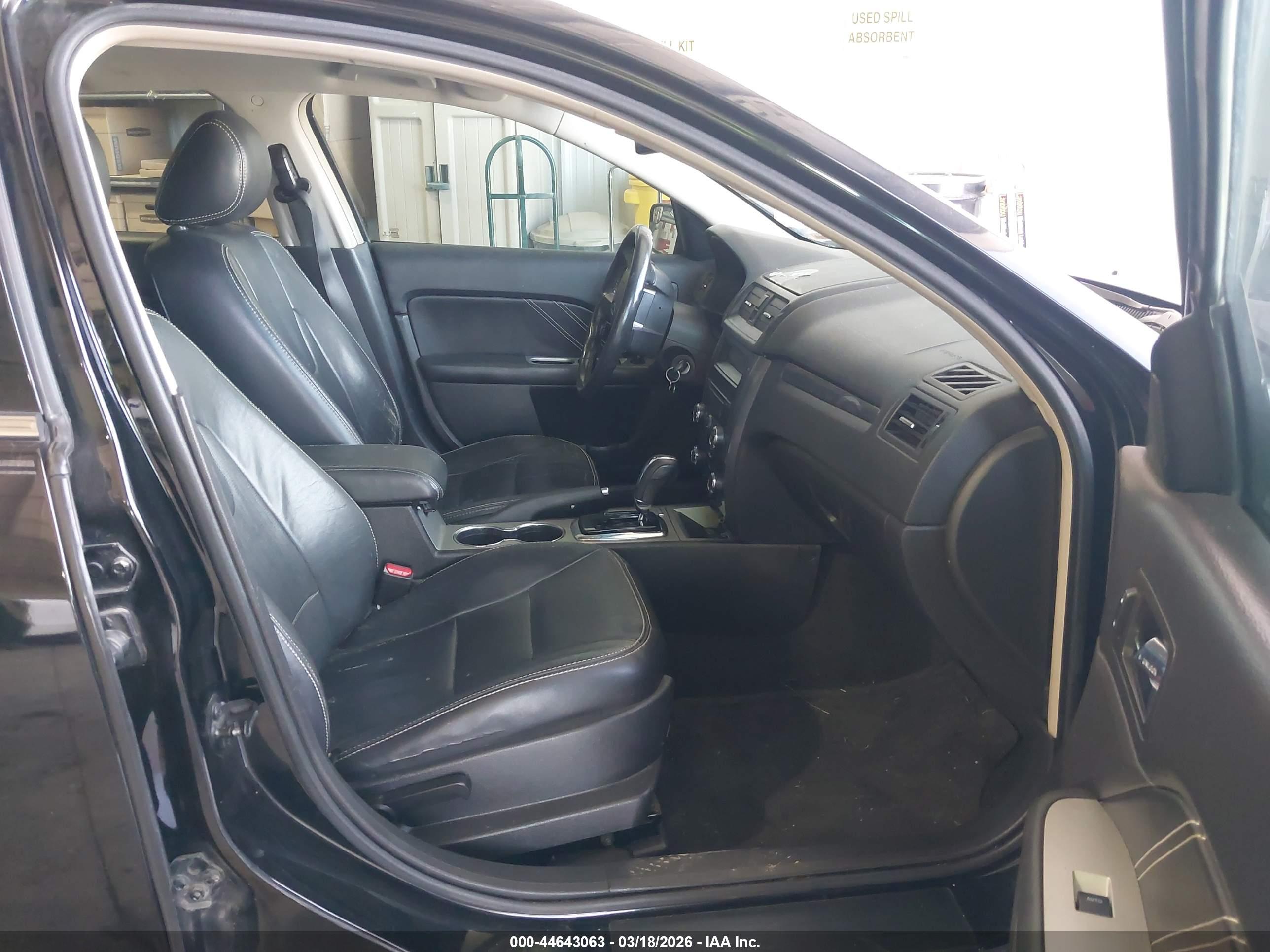 FORD FUSION image 5