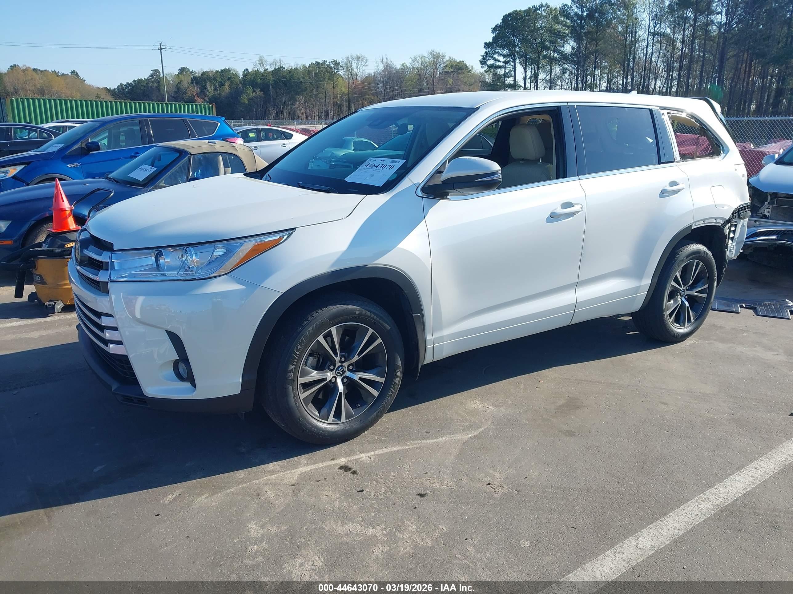 TOYOTA HIGHLANDER image 2