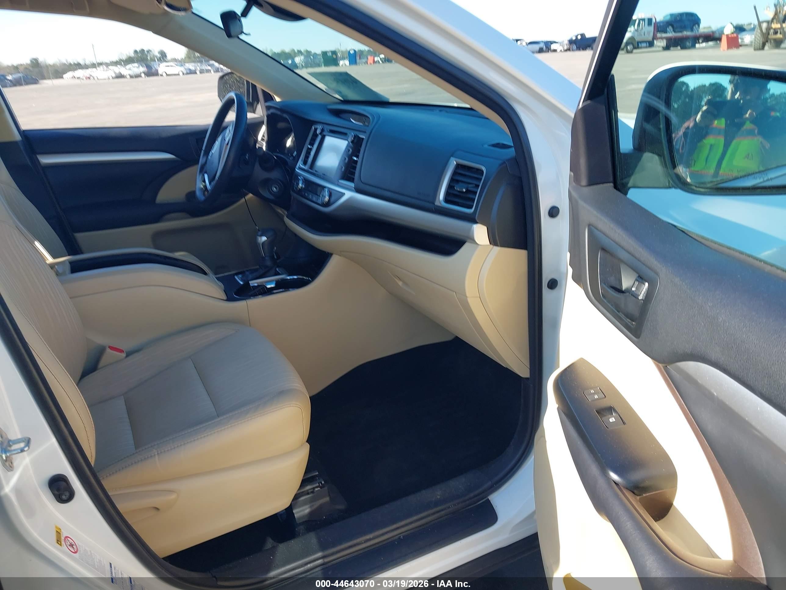TOYOTA HIGHLANDER image 5