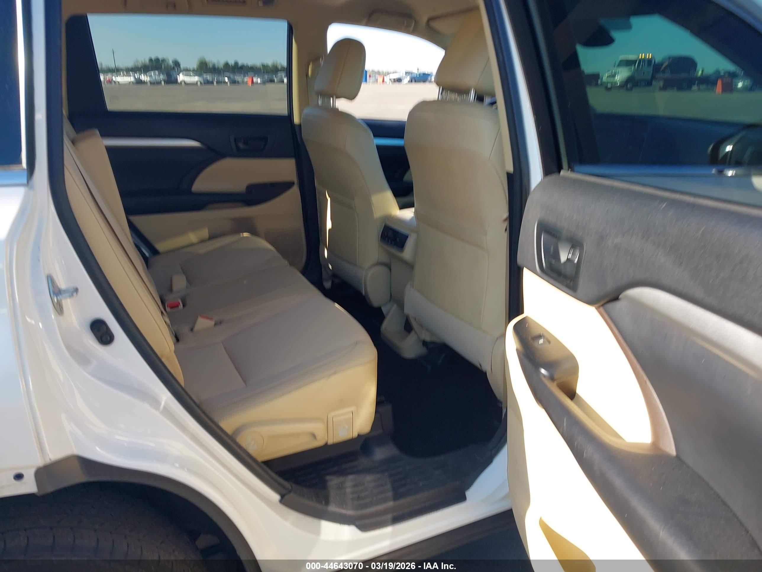TOYOTA HIGHLANDER image 8
