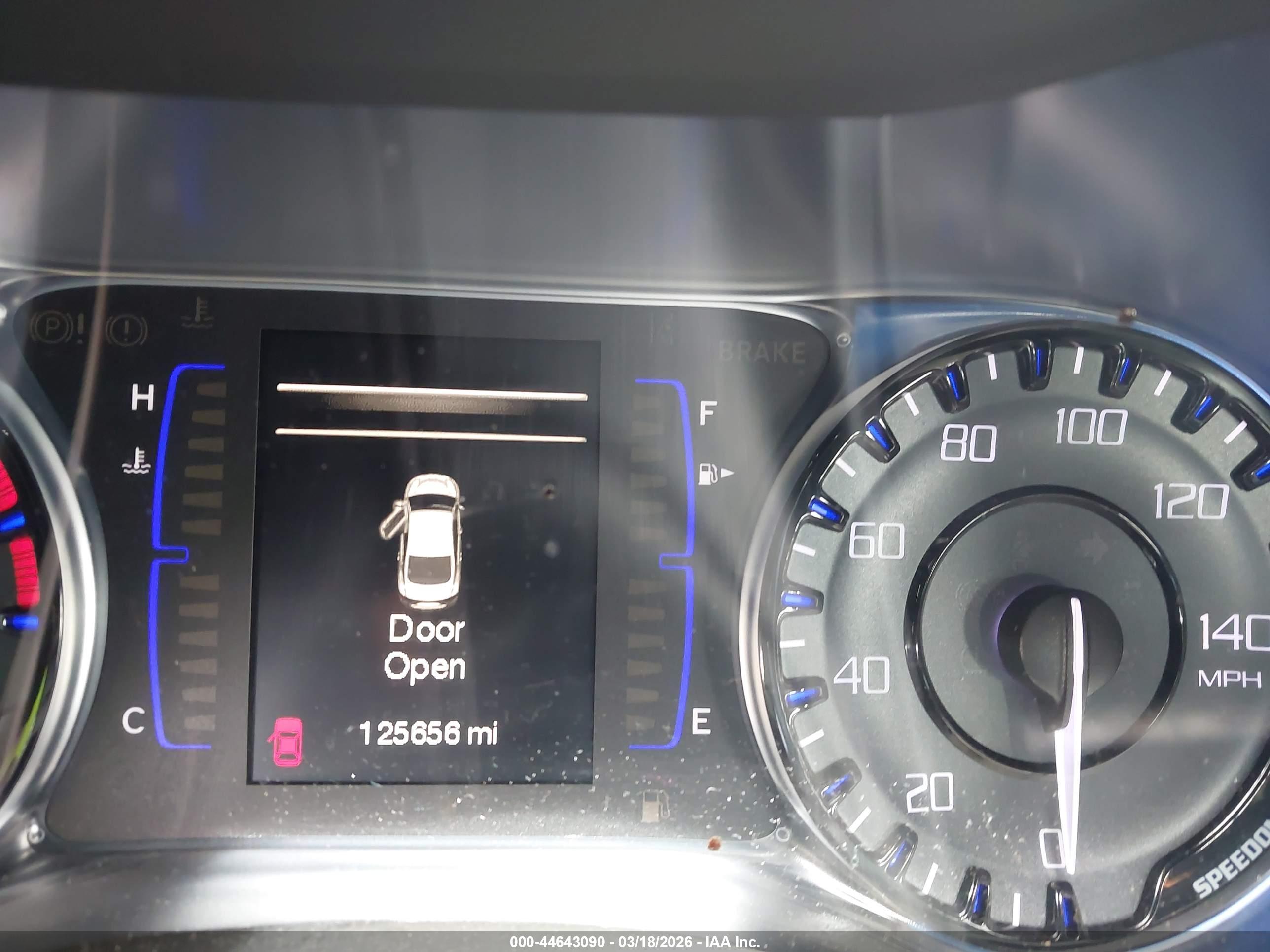CHRYSLER 200 image 7