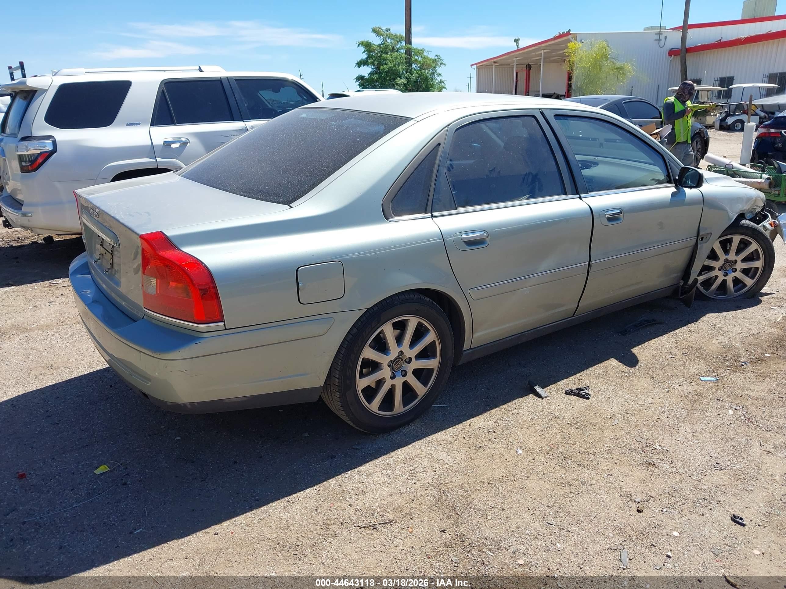 VOLVO S80 image 4