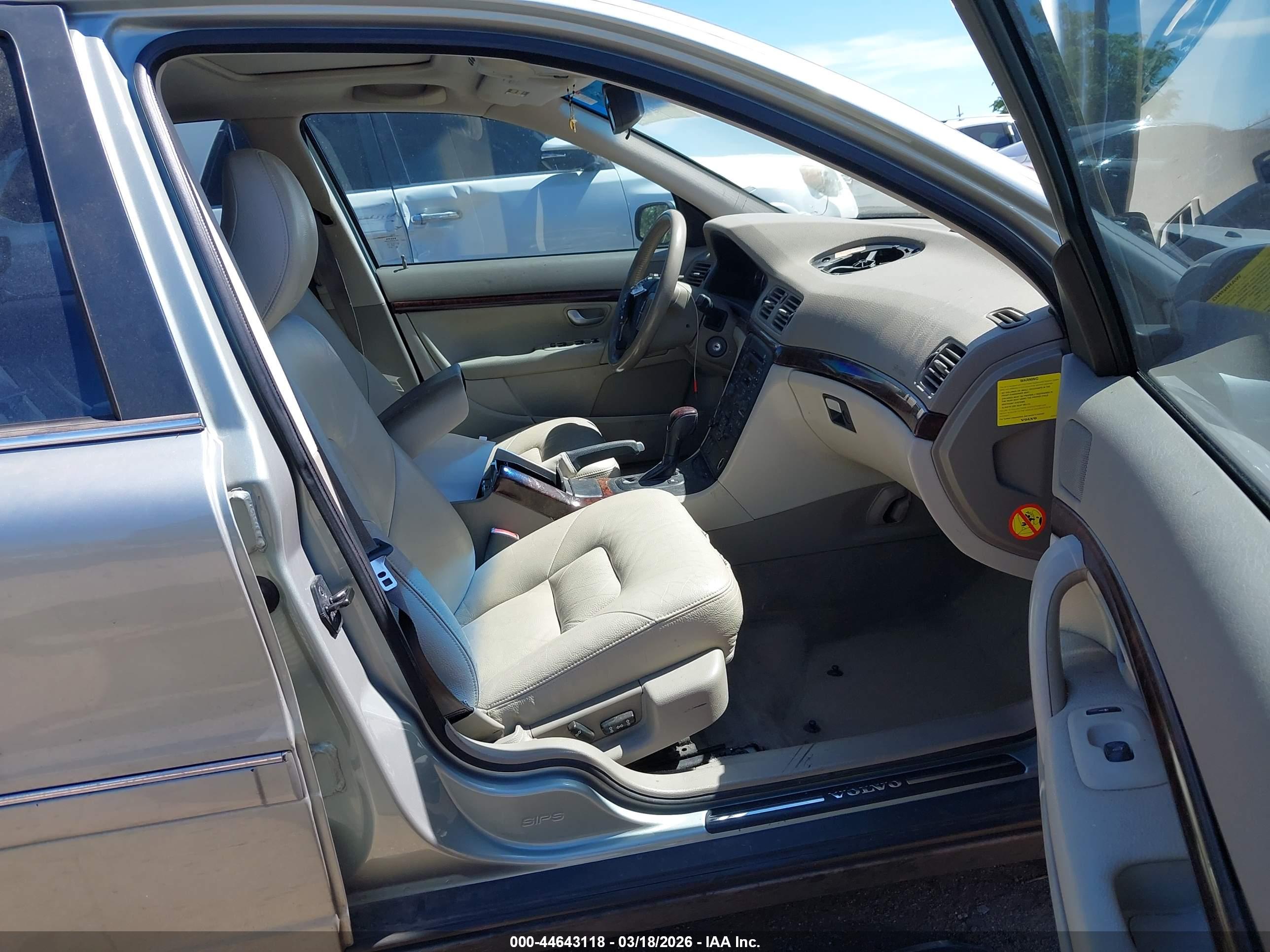 VOLVO S80 image 5