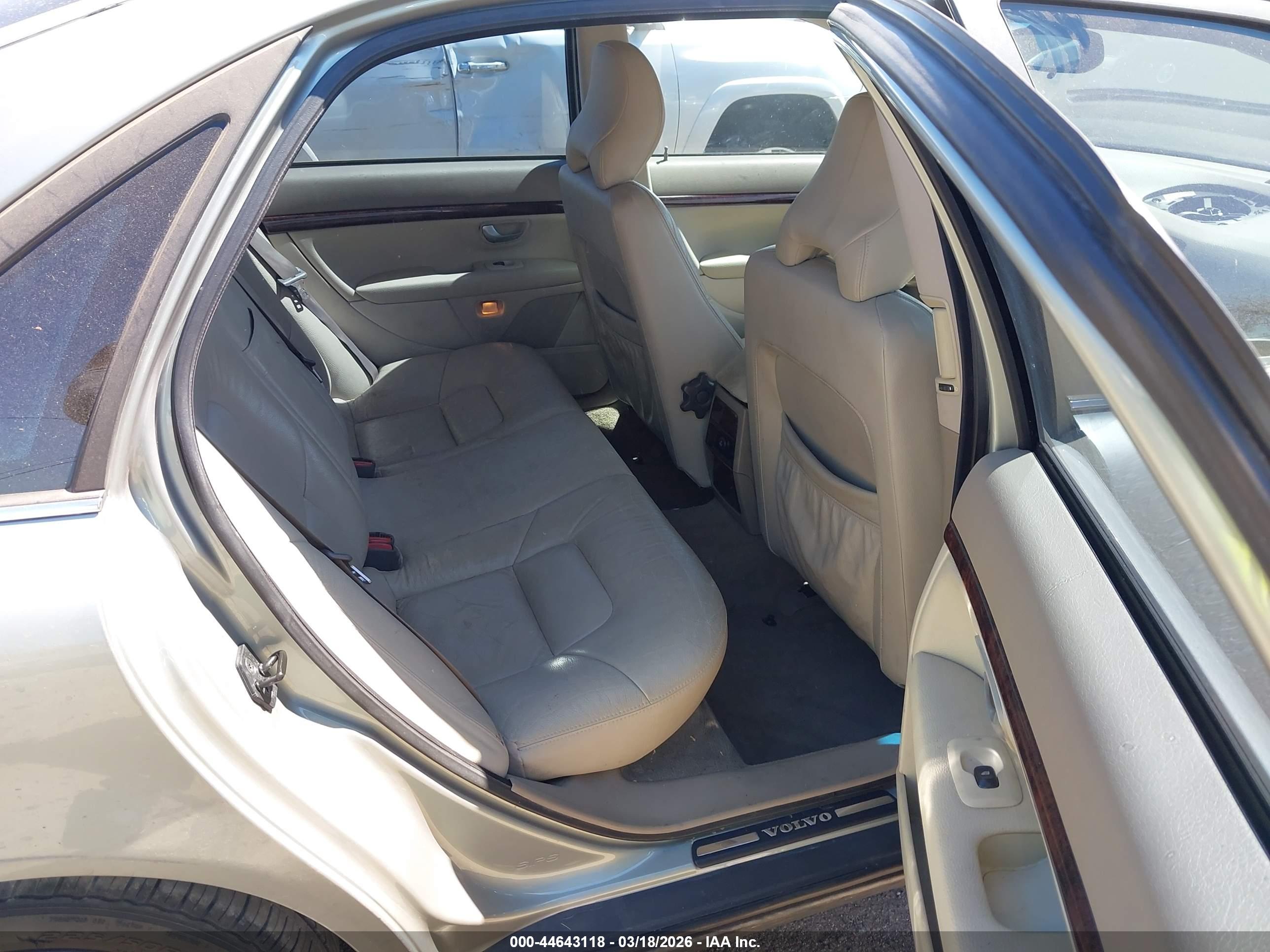VOLVO S80 image 8