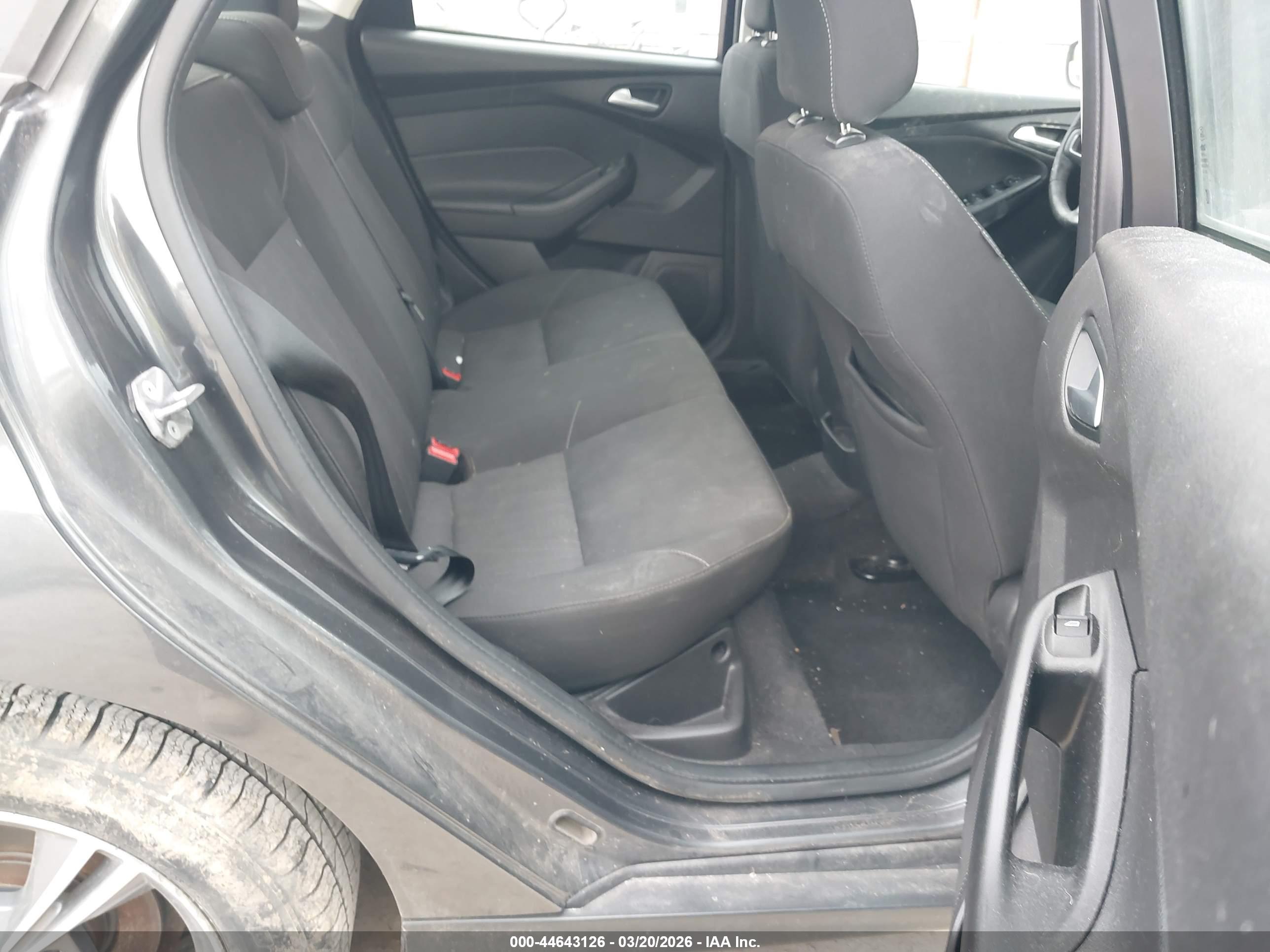 FORD FOCUS image 8