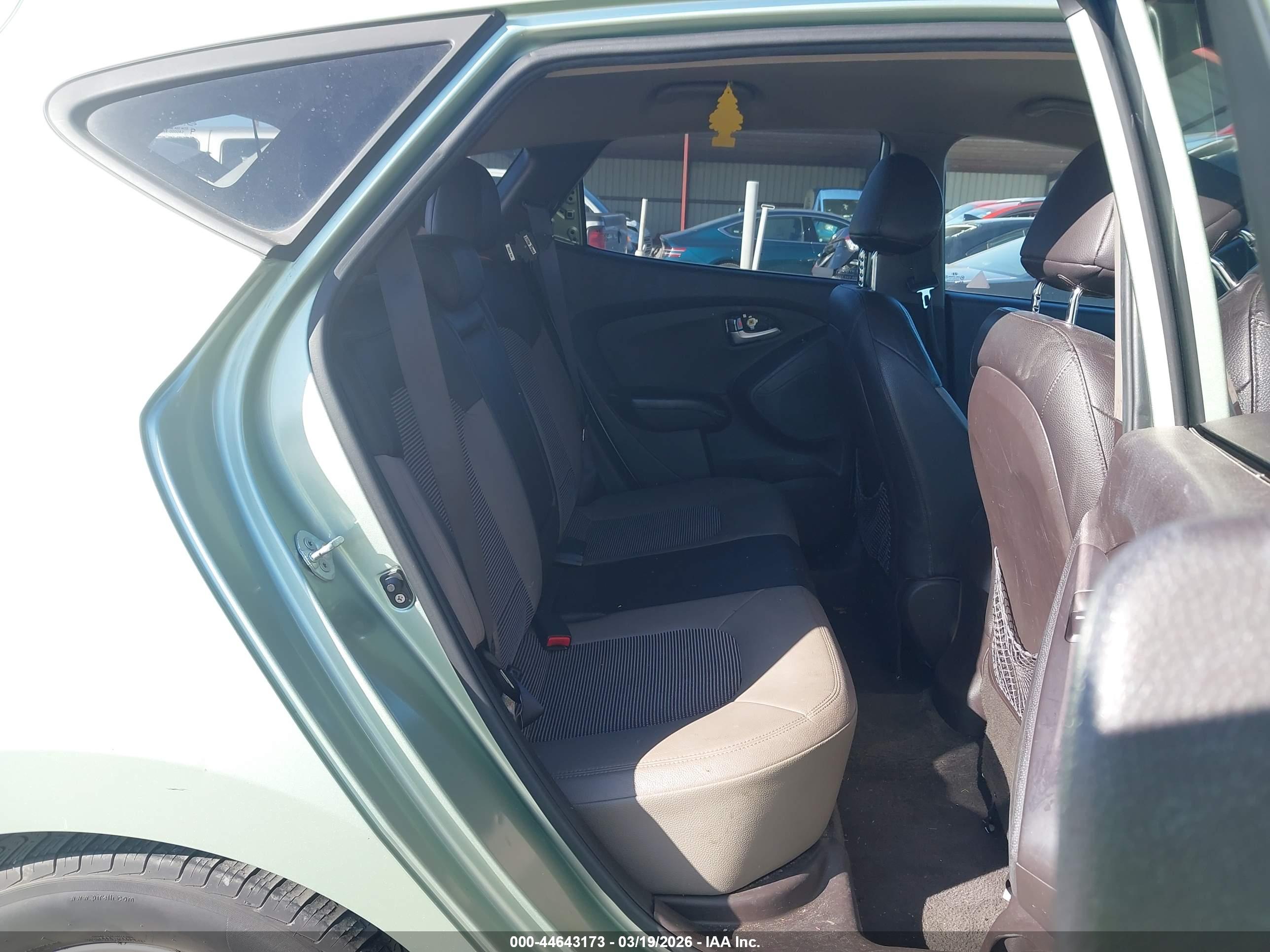 HYUNDAI TUCSON image 8