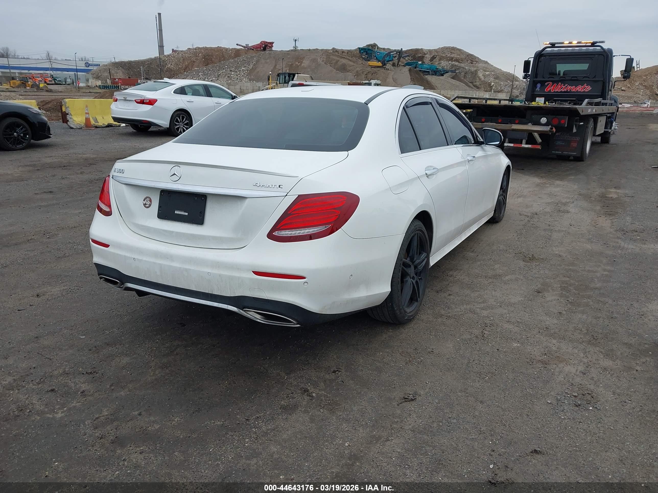 MERCEDES-BENZ E image 4