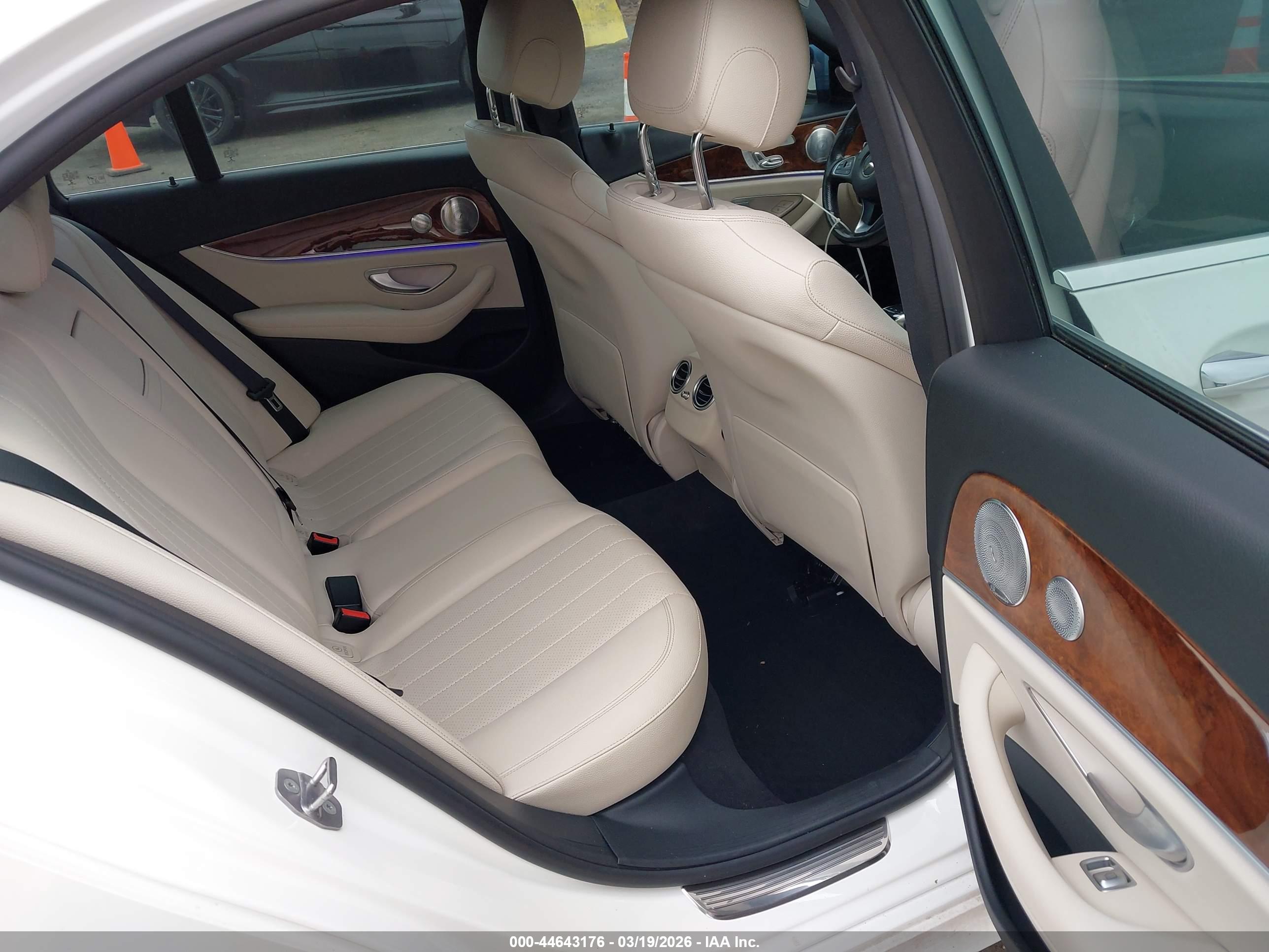 MERCEDES-BENZ E image 8
