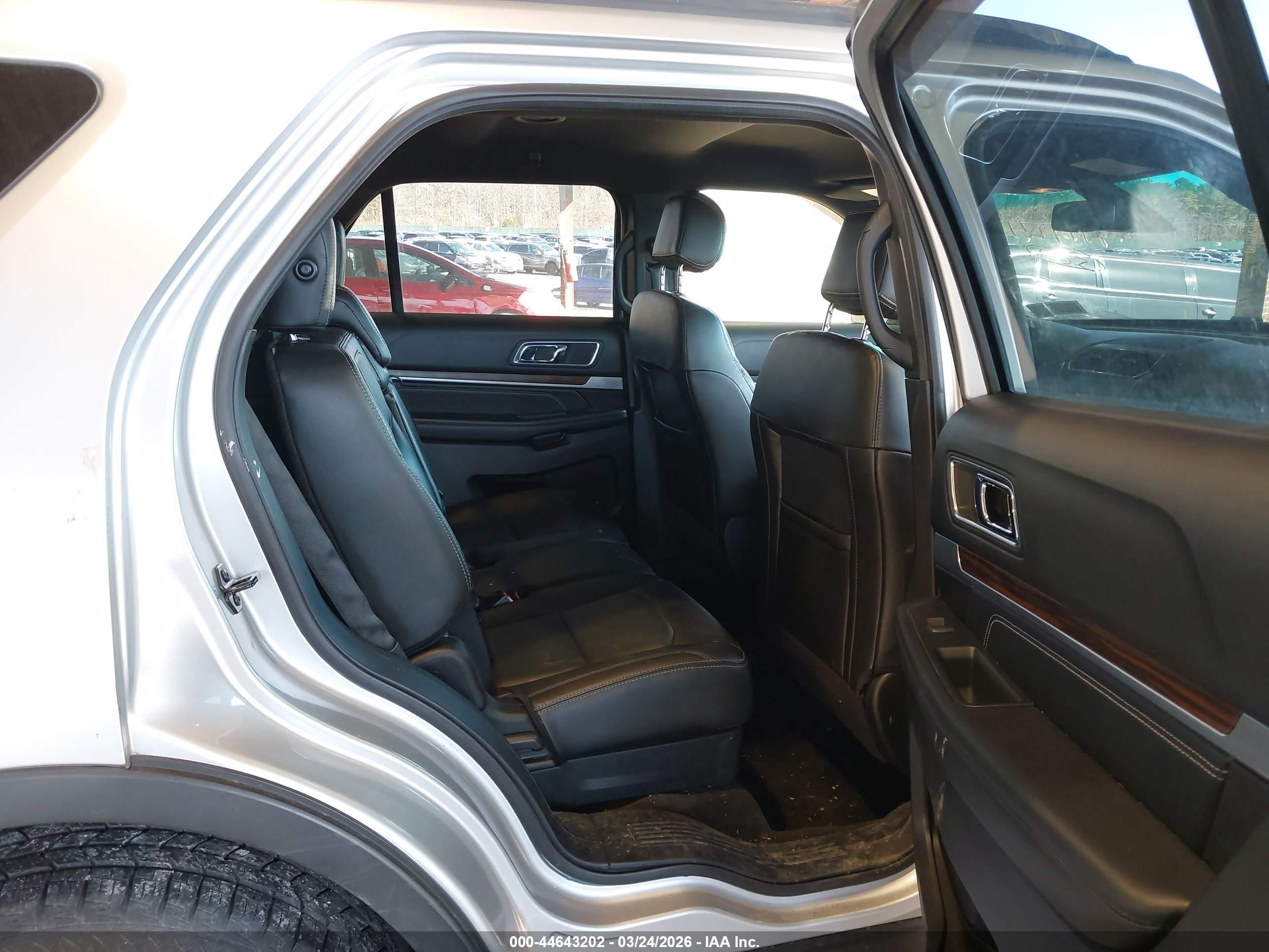 FORD EXPLORER image 8