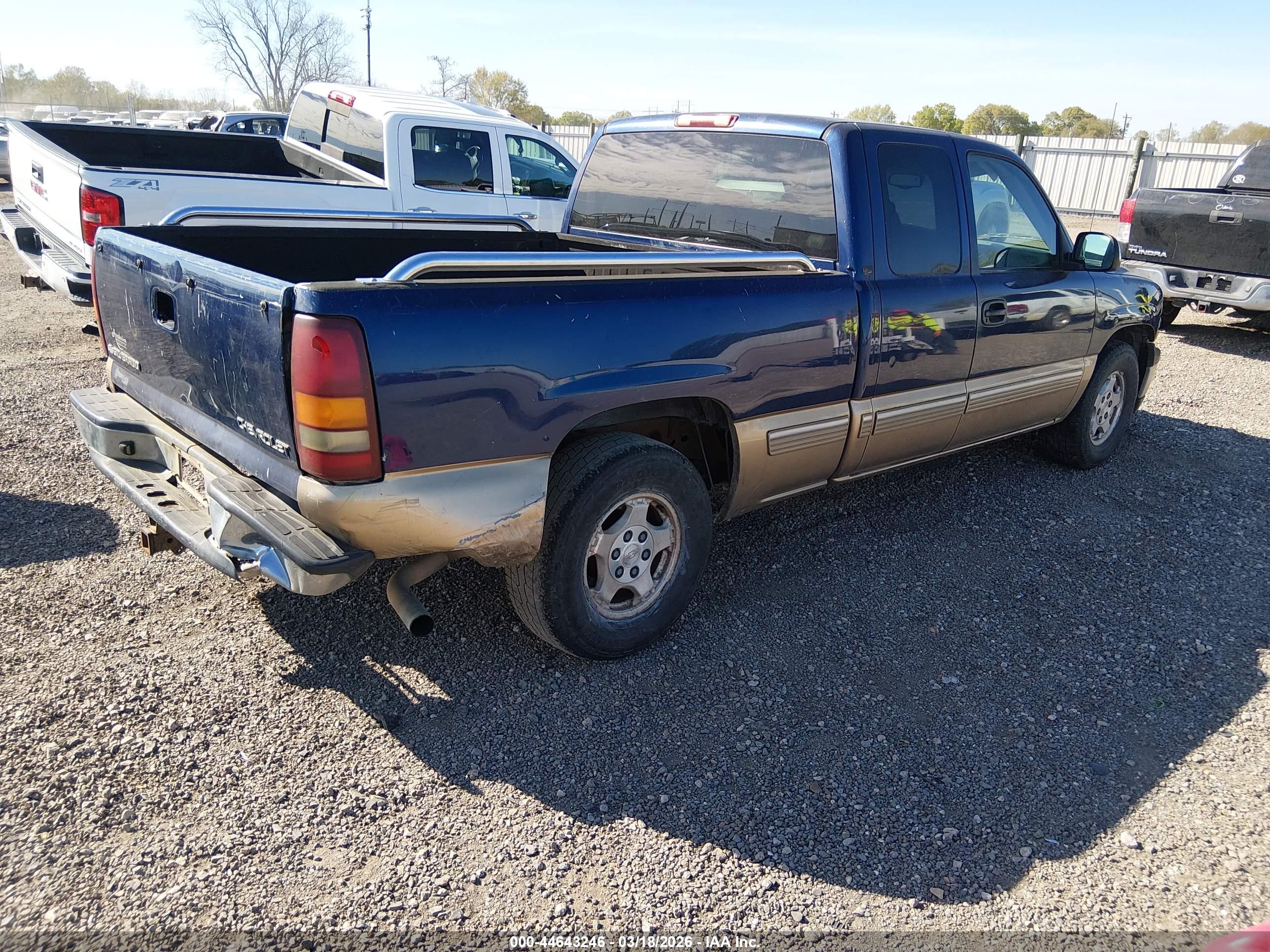 CHEVROLET SILVERADO image 4
