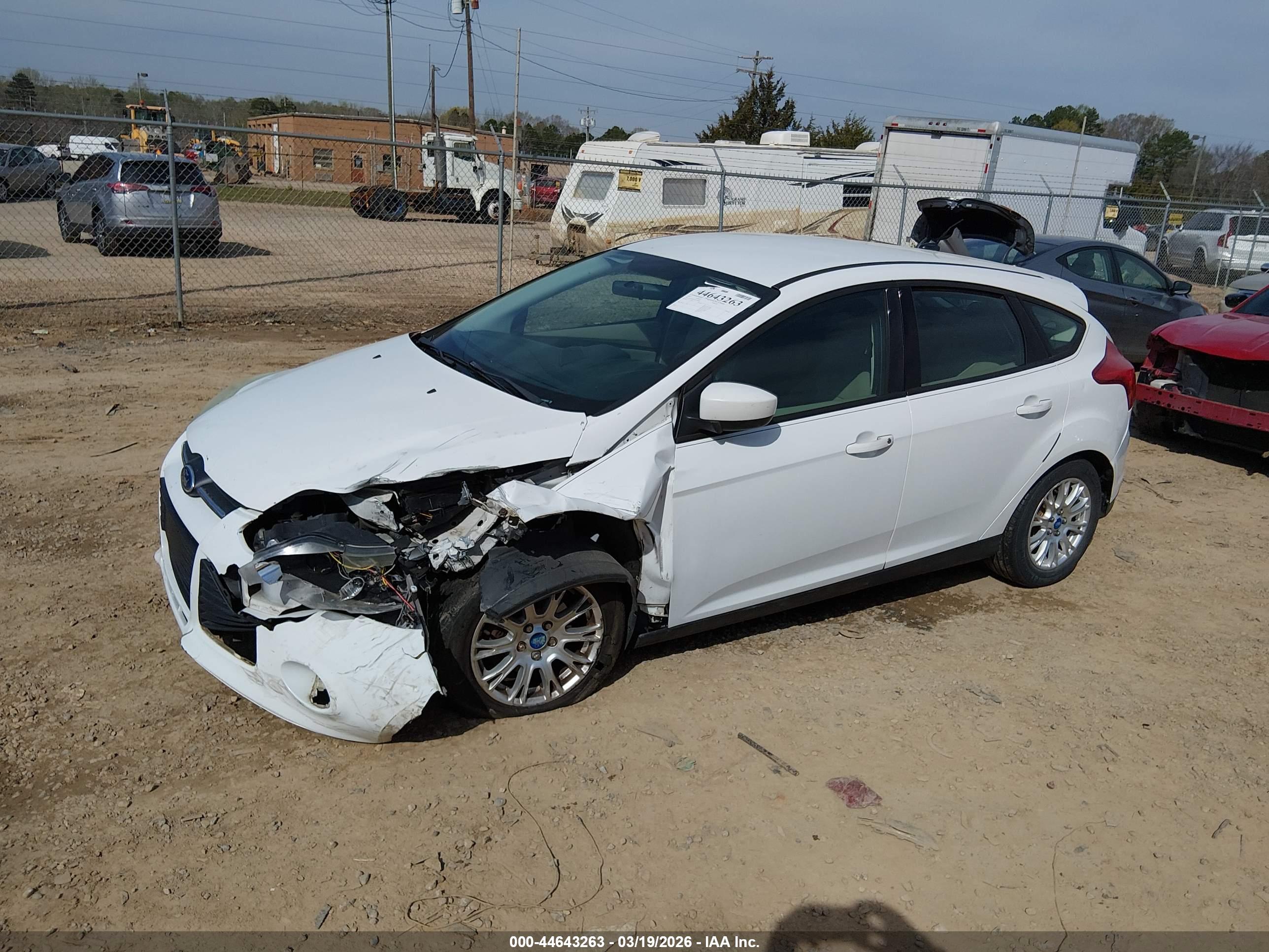 FORD FOCUS image 2