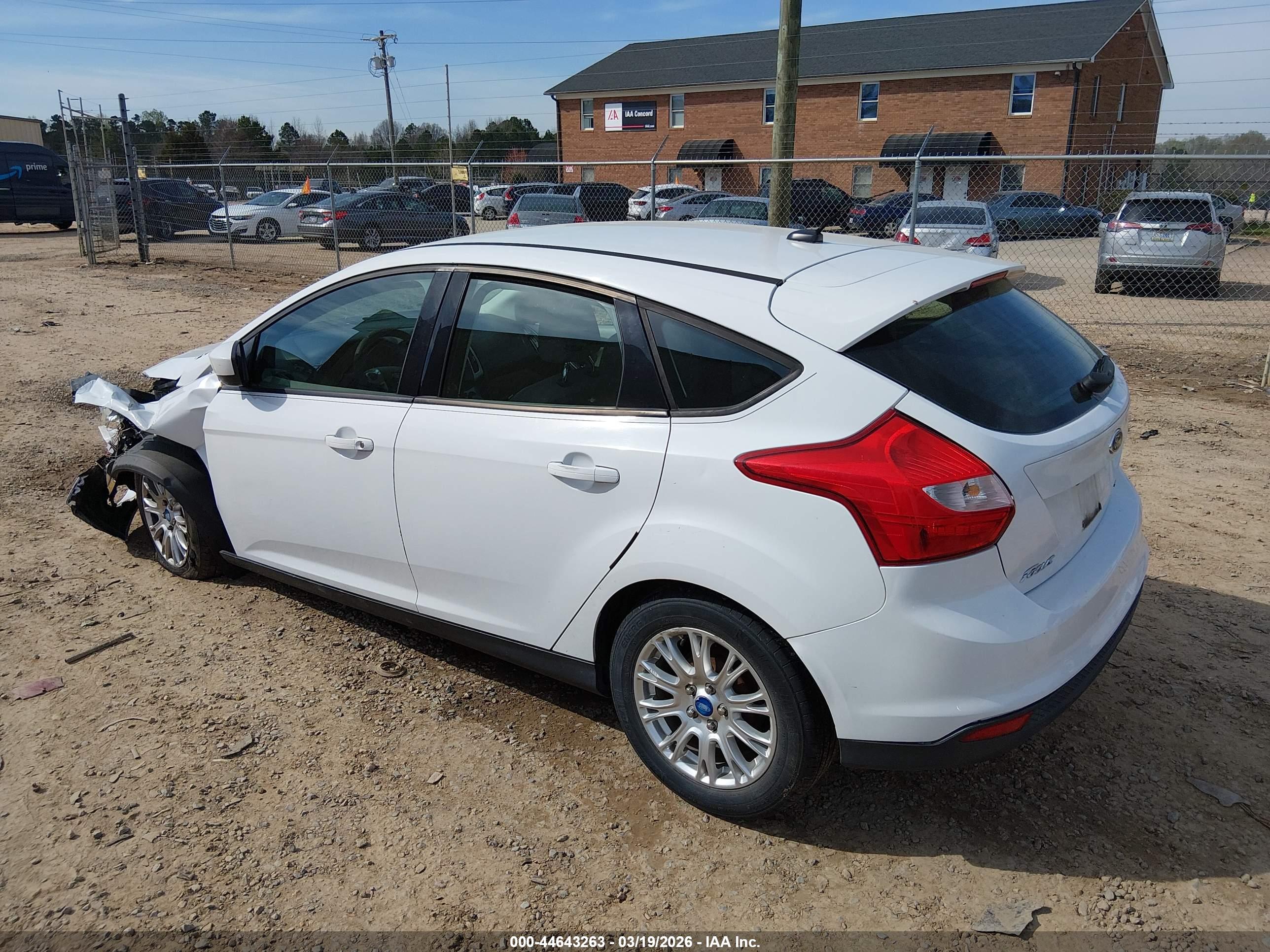 FORD FOCUS image 3