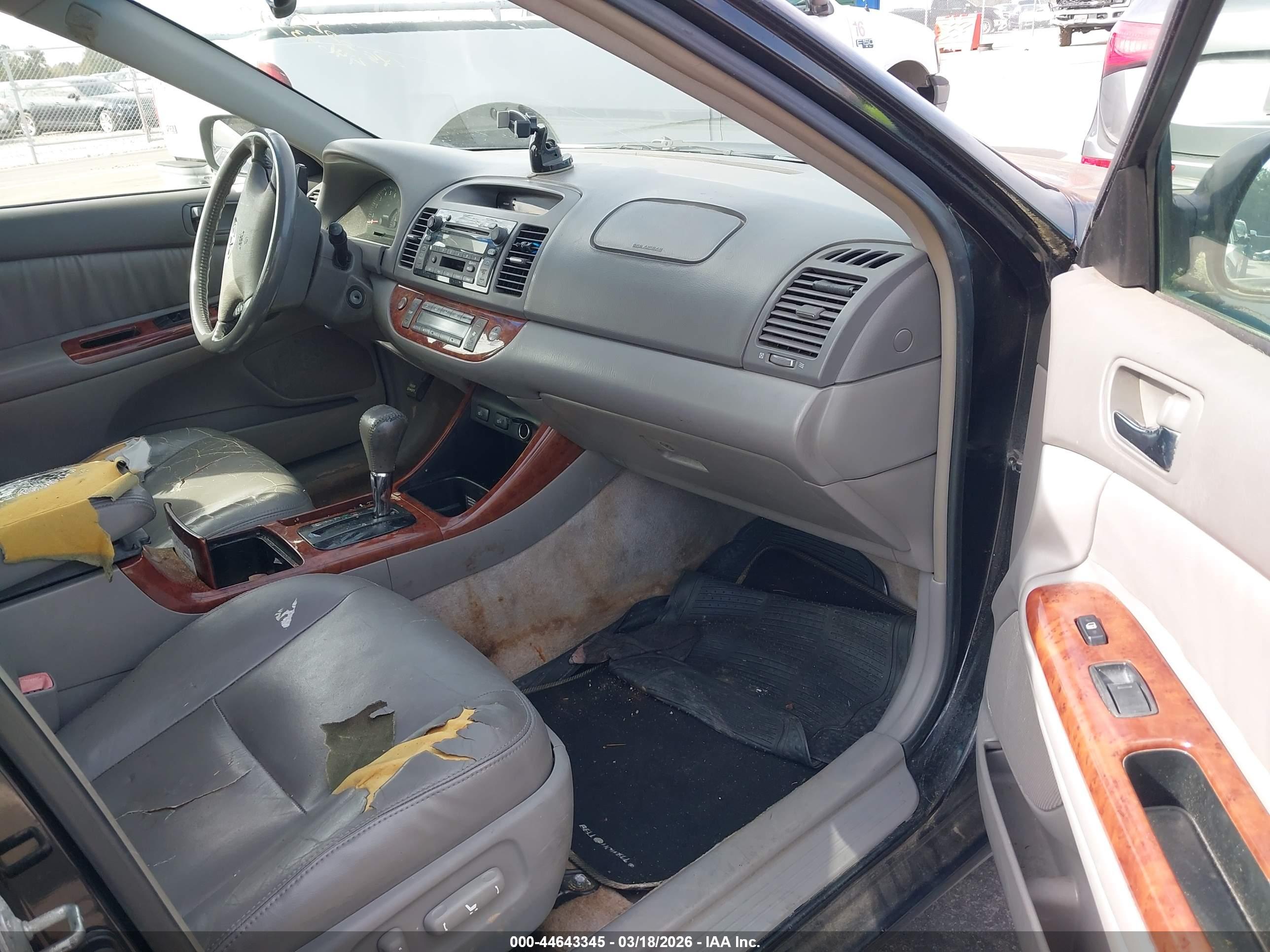 TOYOTA CAMRY image 5