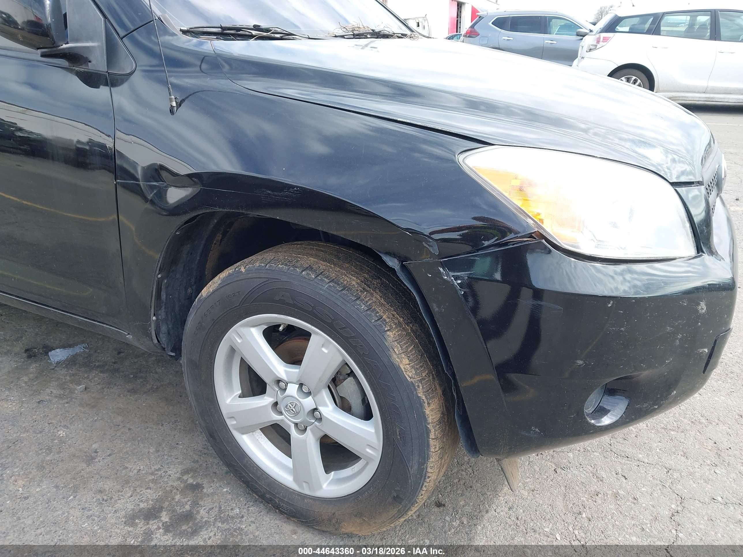 TOYOTA RAV4 image 6