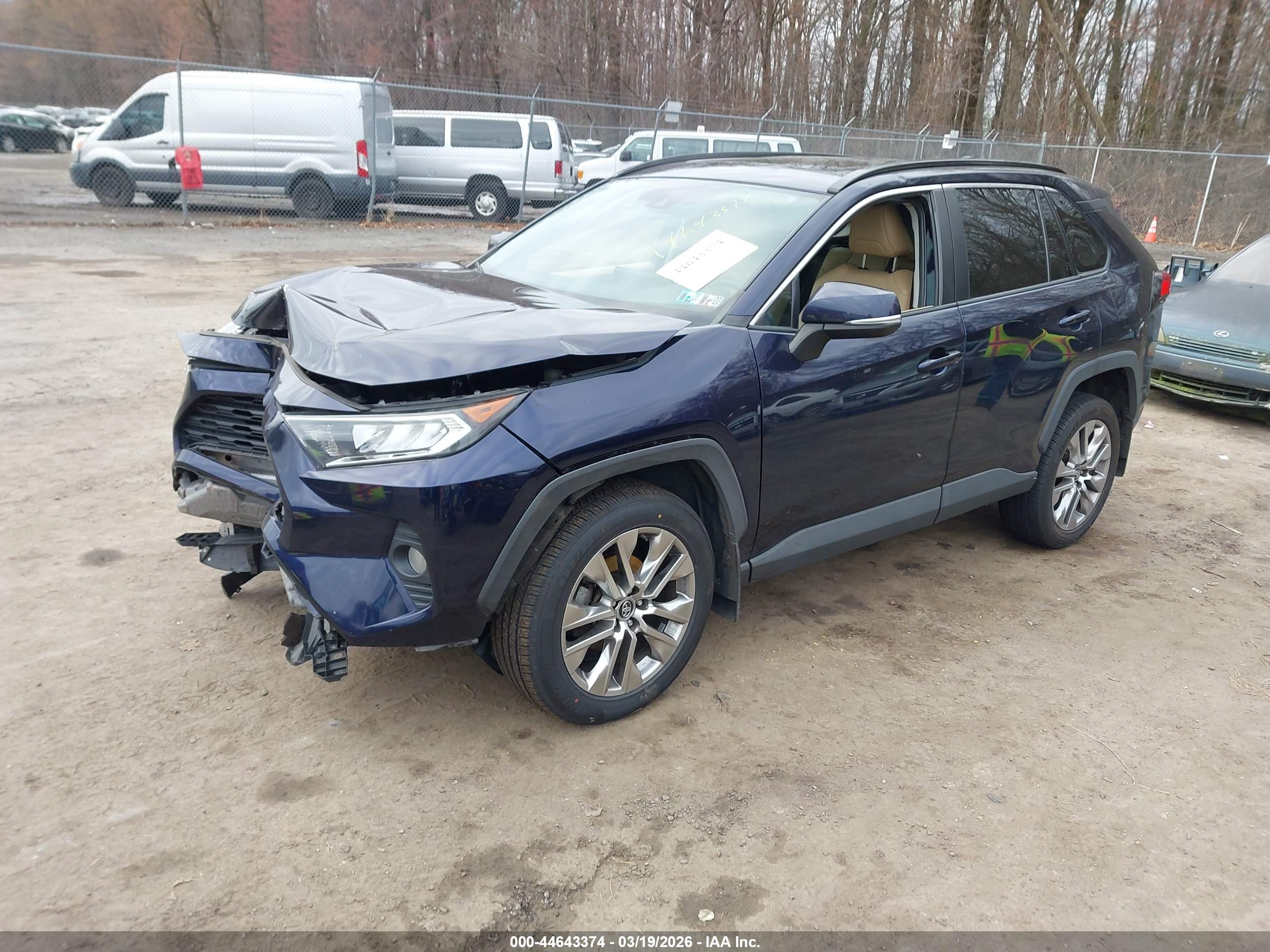 TOYOTA RAV4 image 2