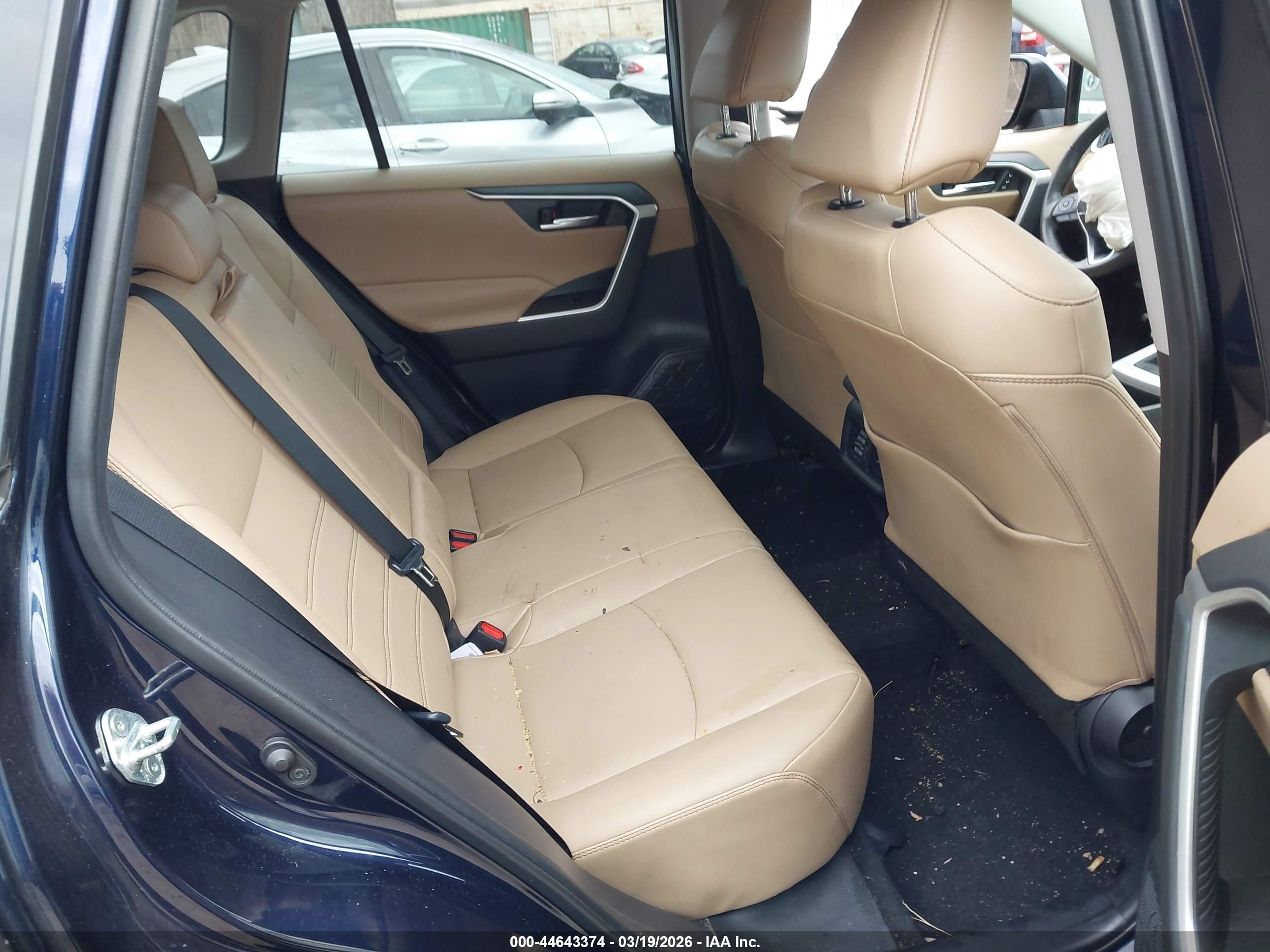 TOYOTA RAV4 image 8