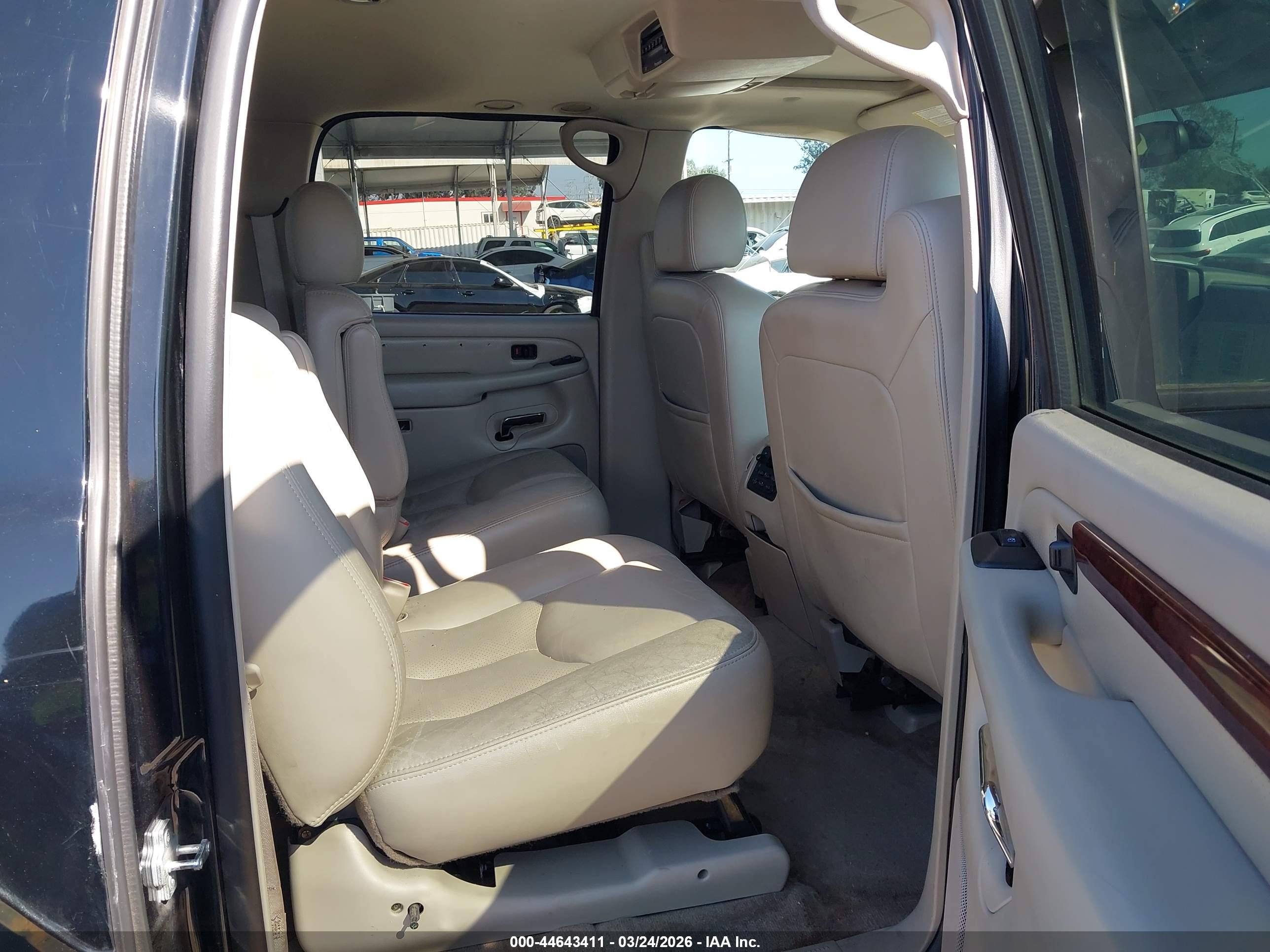 CADILLAC ESCALADE image 8