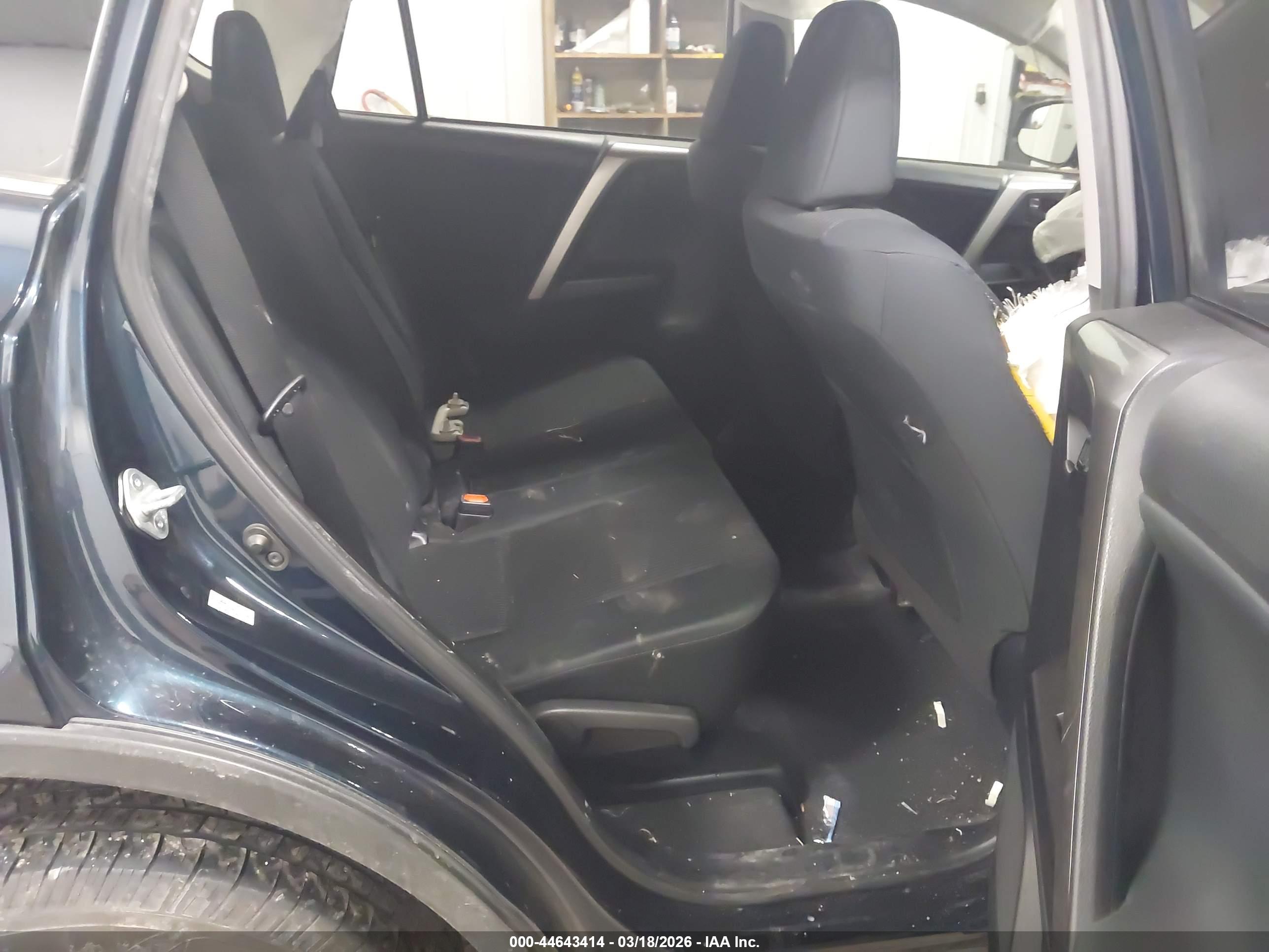 TOYOTA RAV4 image 8