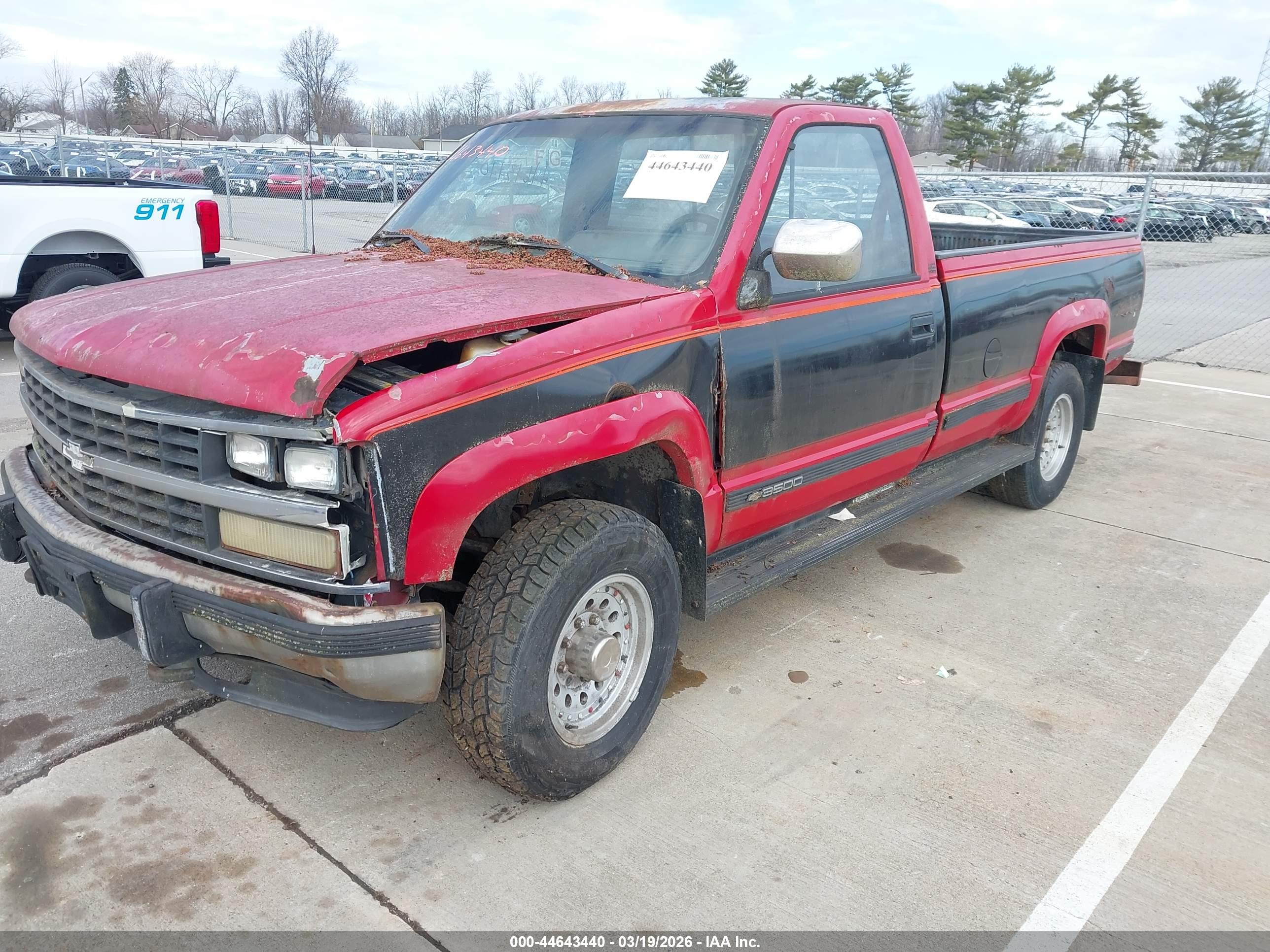 CHEVROLET GMT-400 image 2