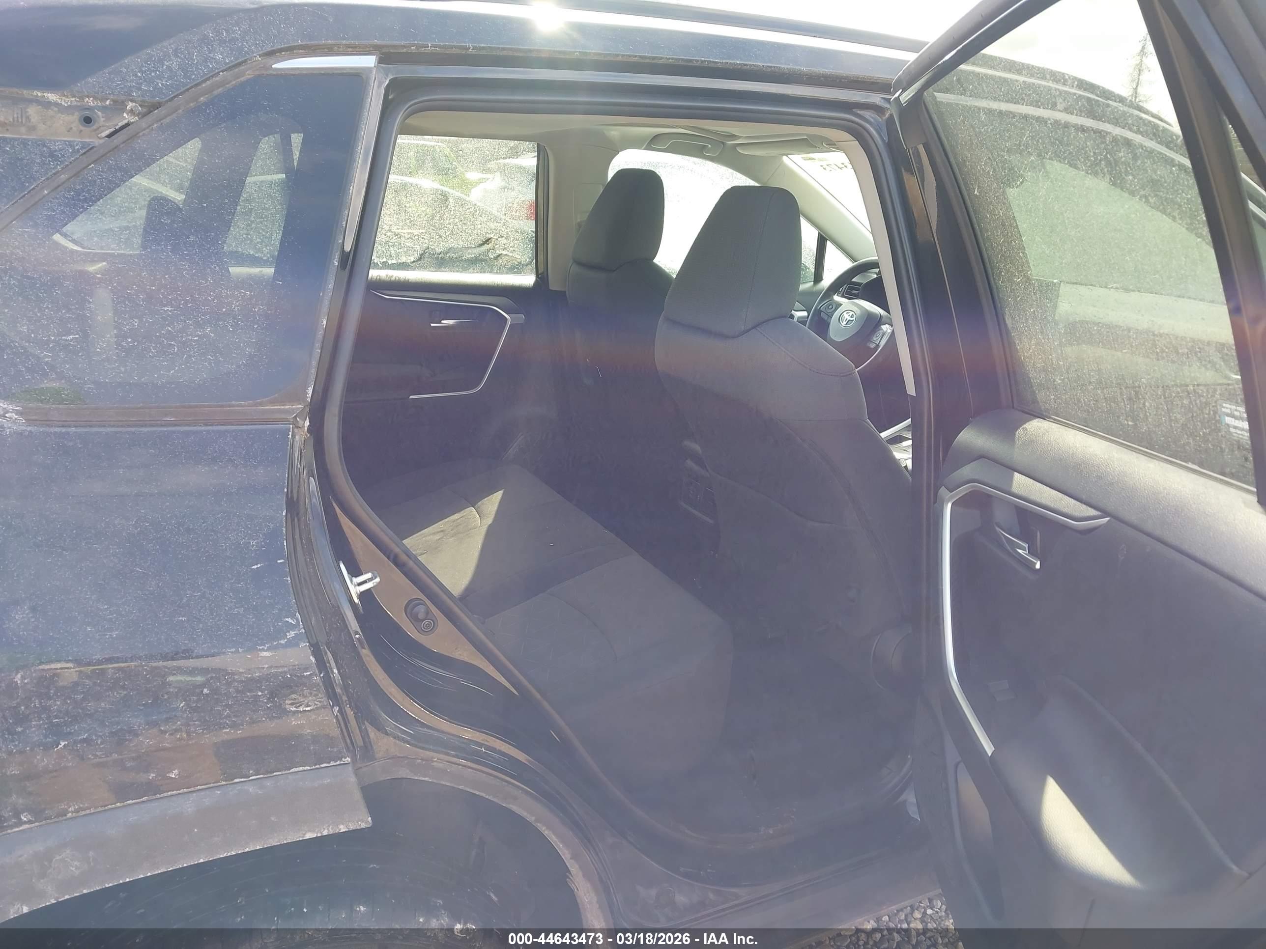 TOYOTA RAV4 image 8