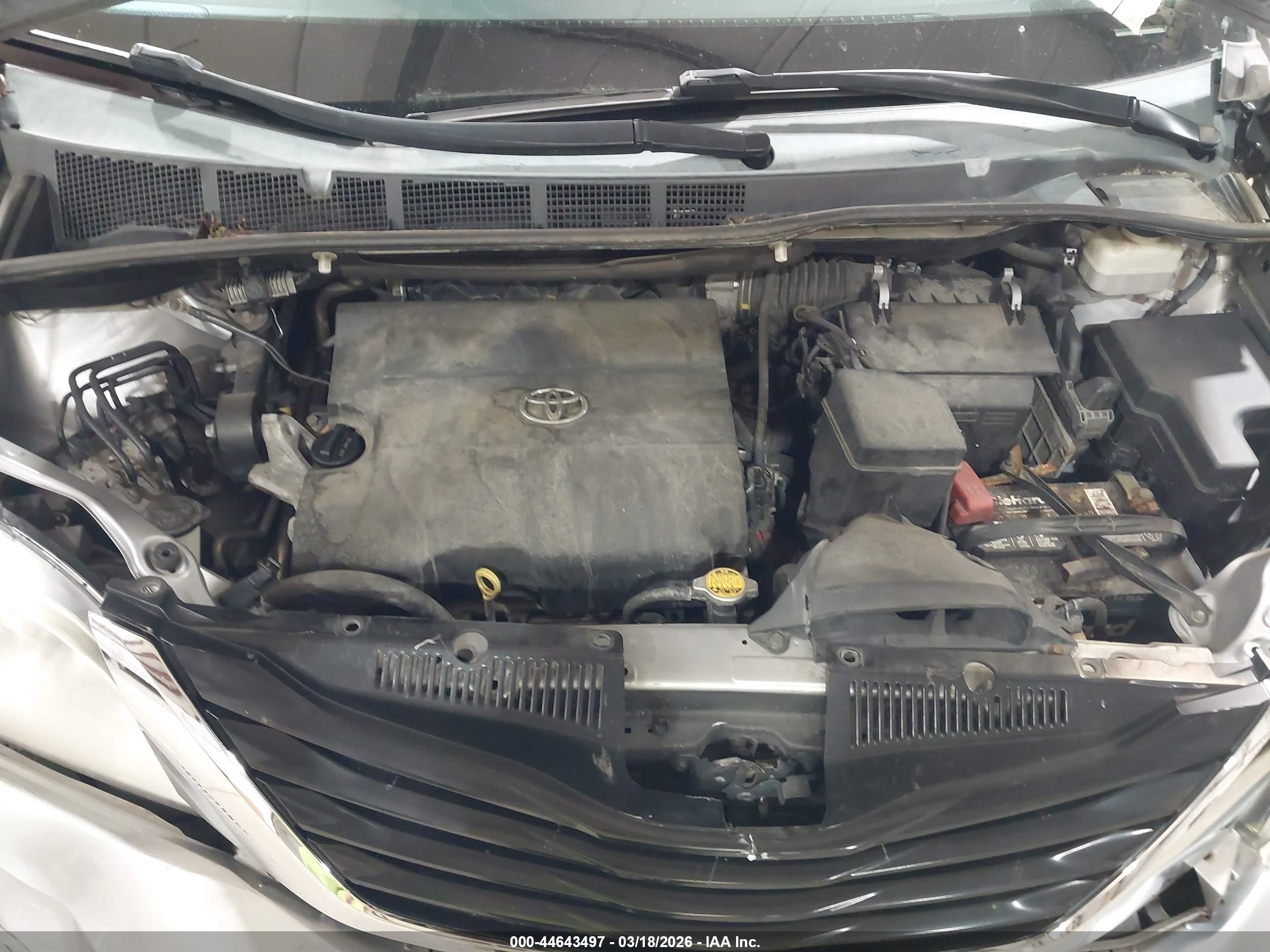 TOYOTA SIENNA image 10
