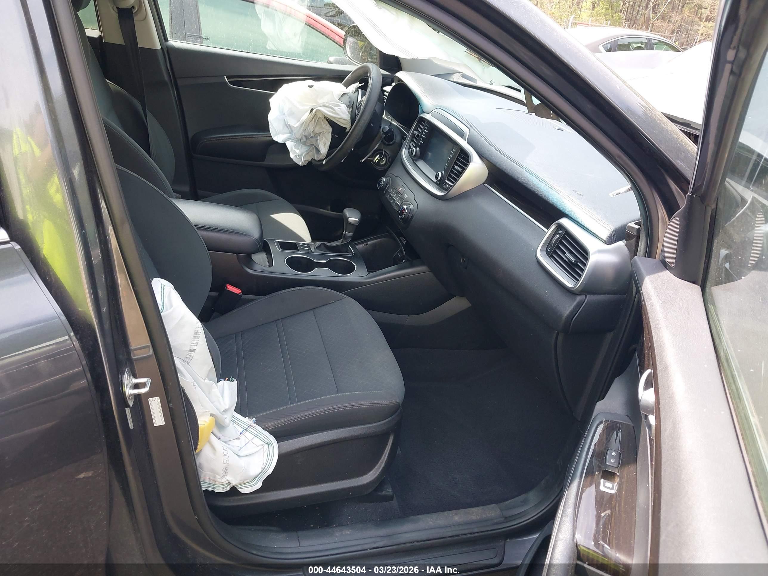 KIA SORENTO image 5