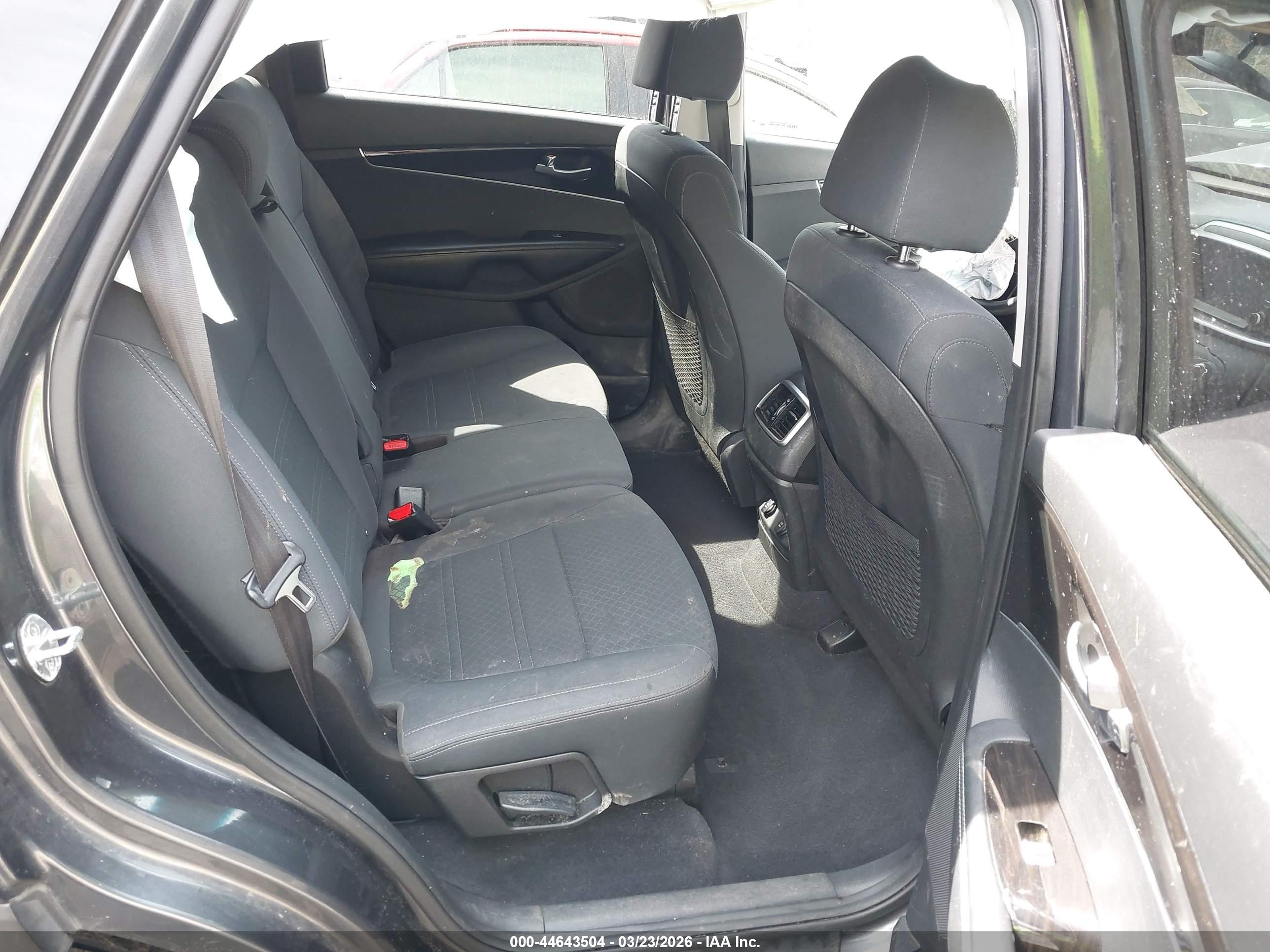 KIA SORENTO image 8