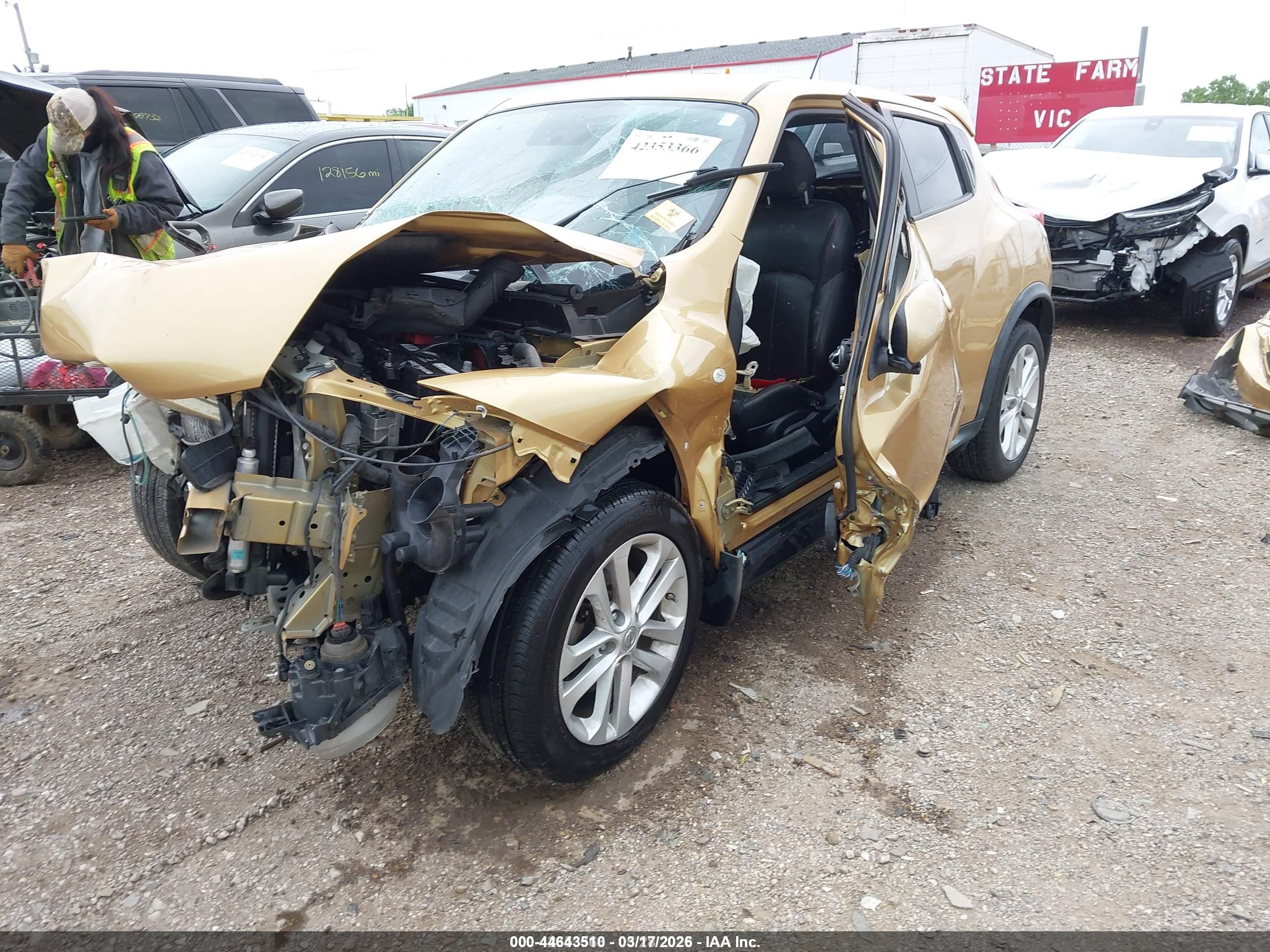 NISSAN JUKE image 2