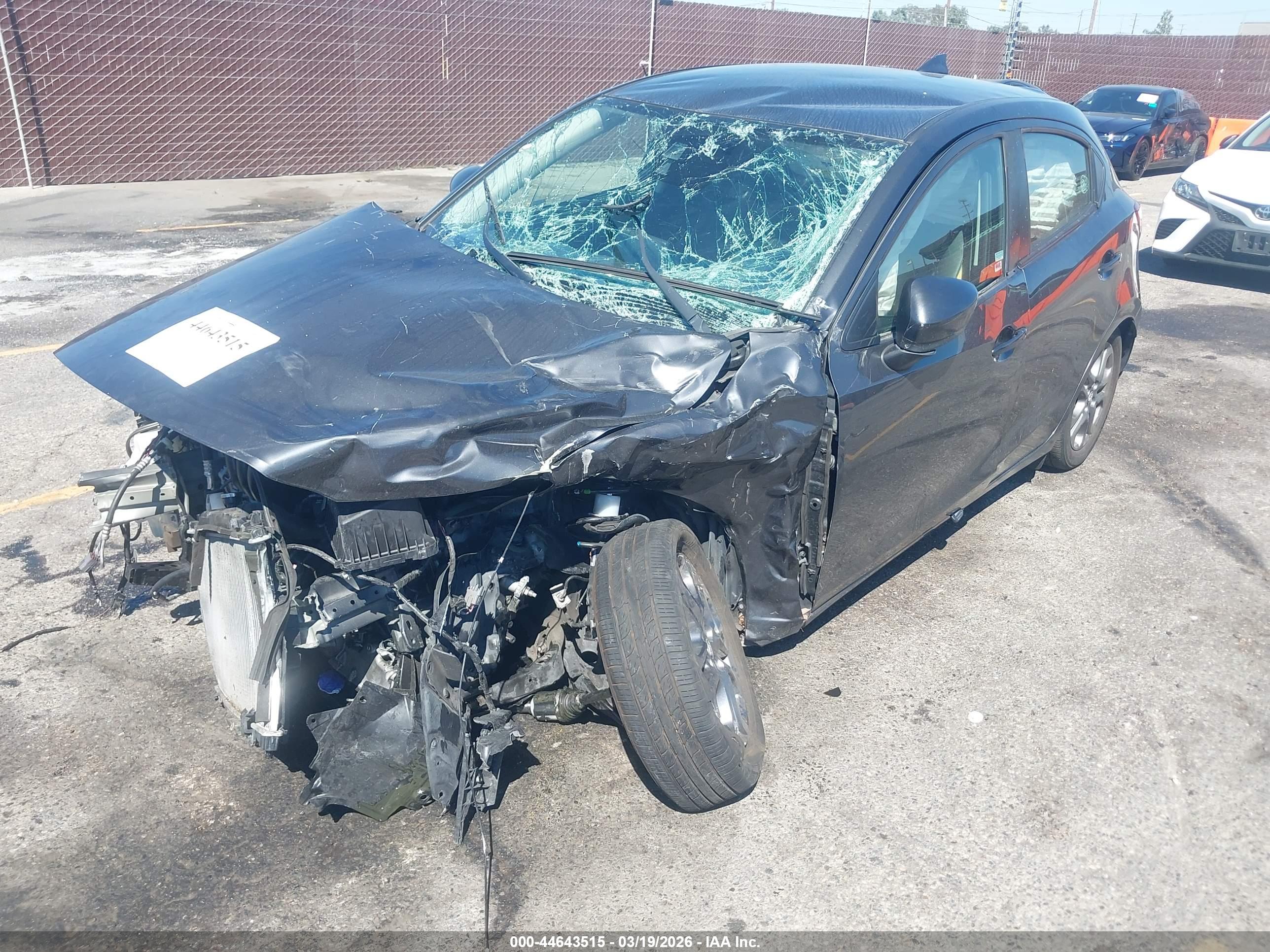 TOYOTA YARIS image 2