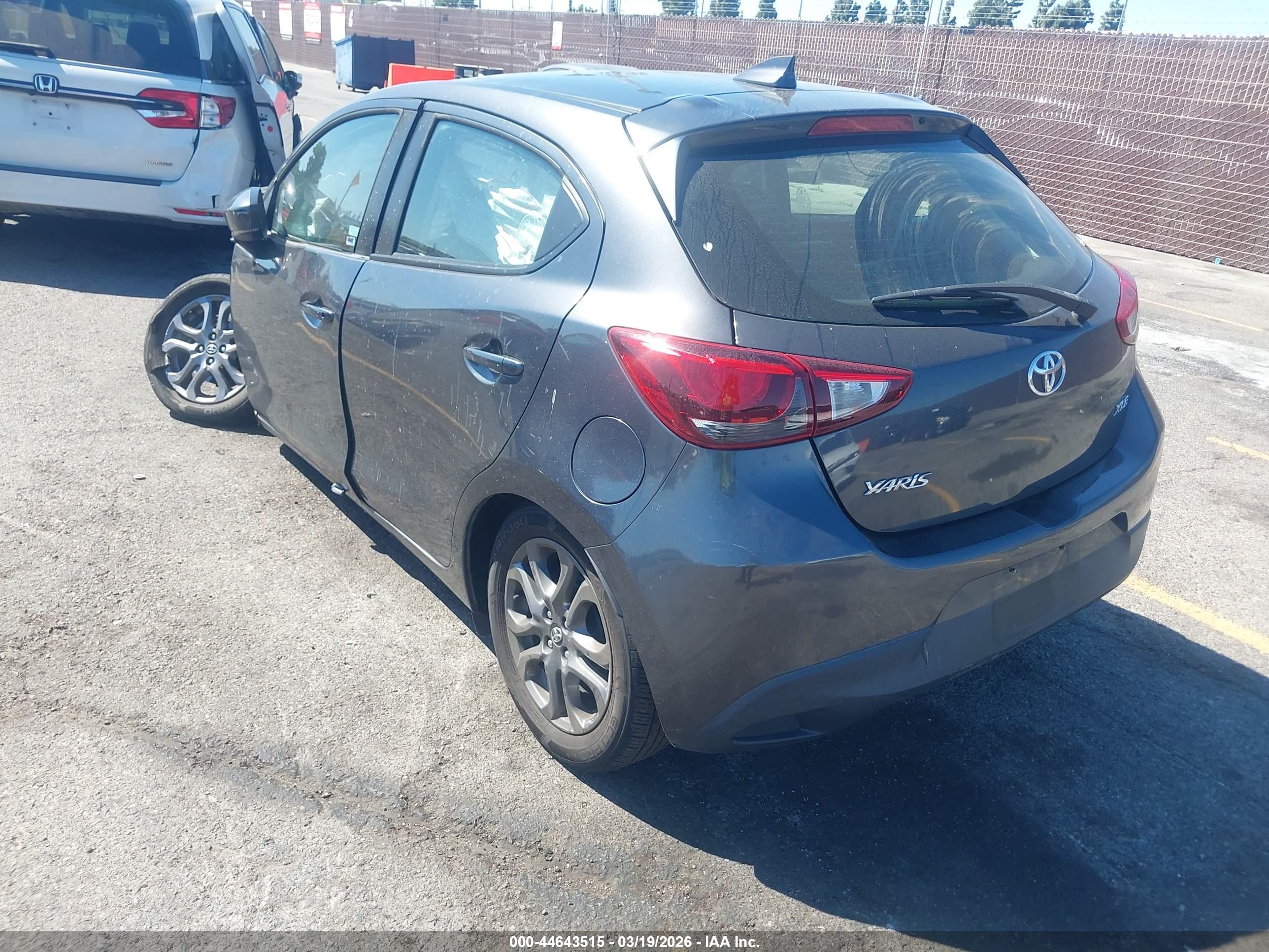 TOYOTA YARIS image 3