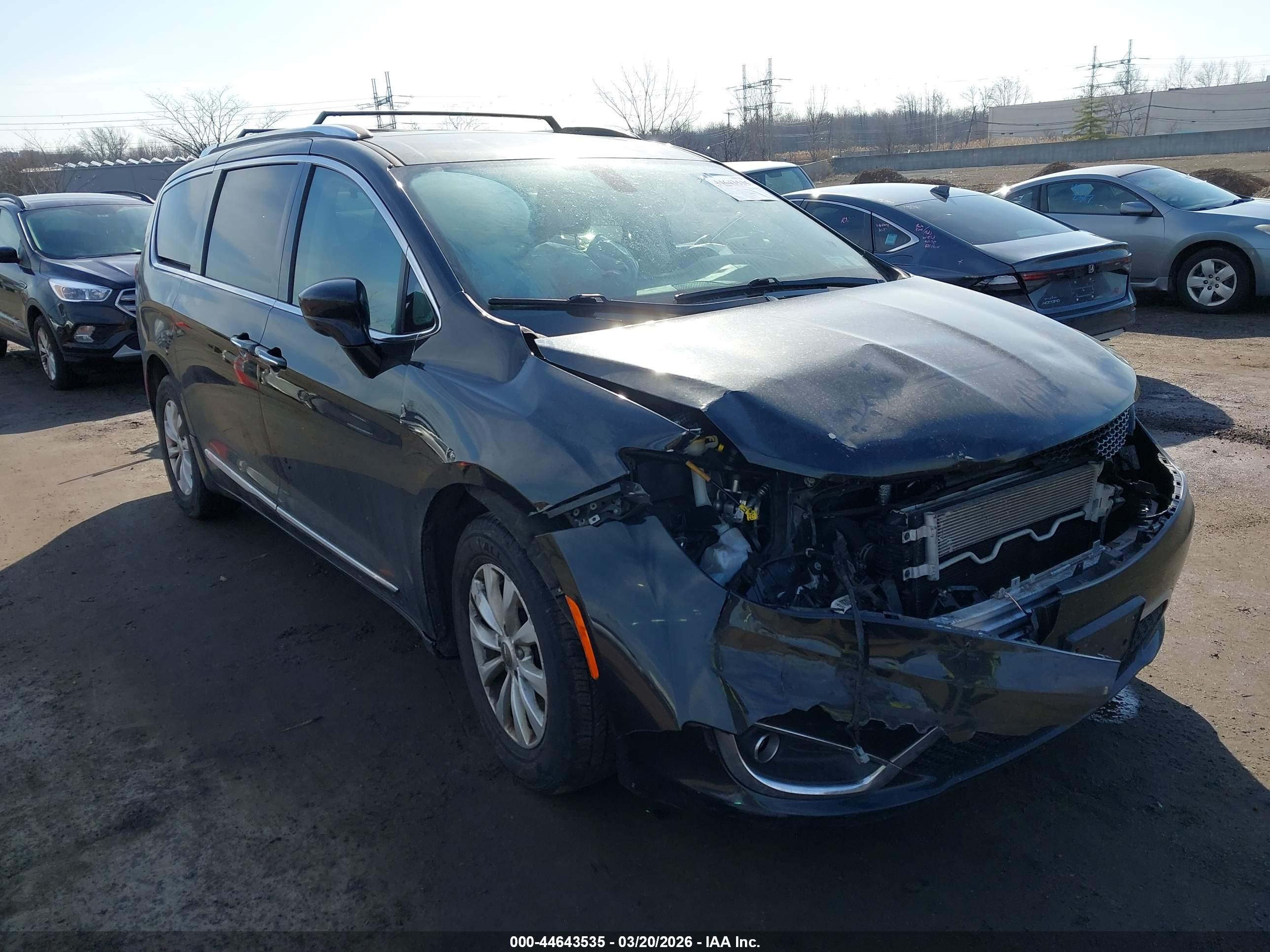 CHRYSLER PACIFICA image 6