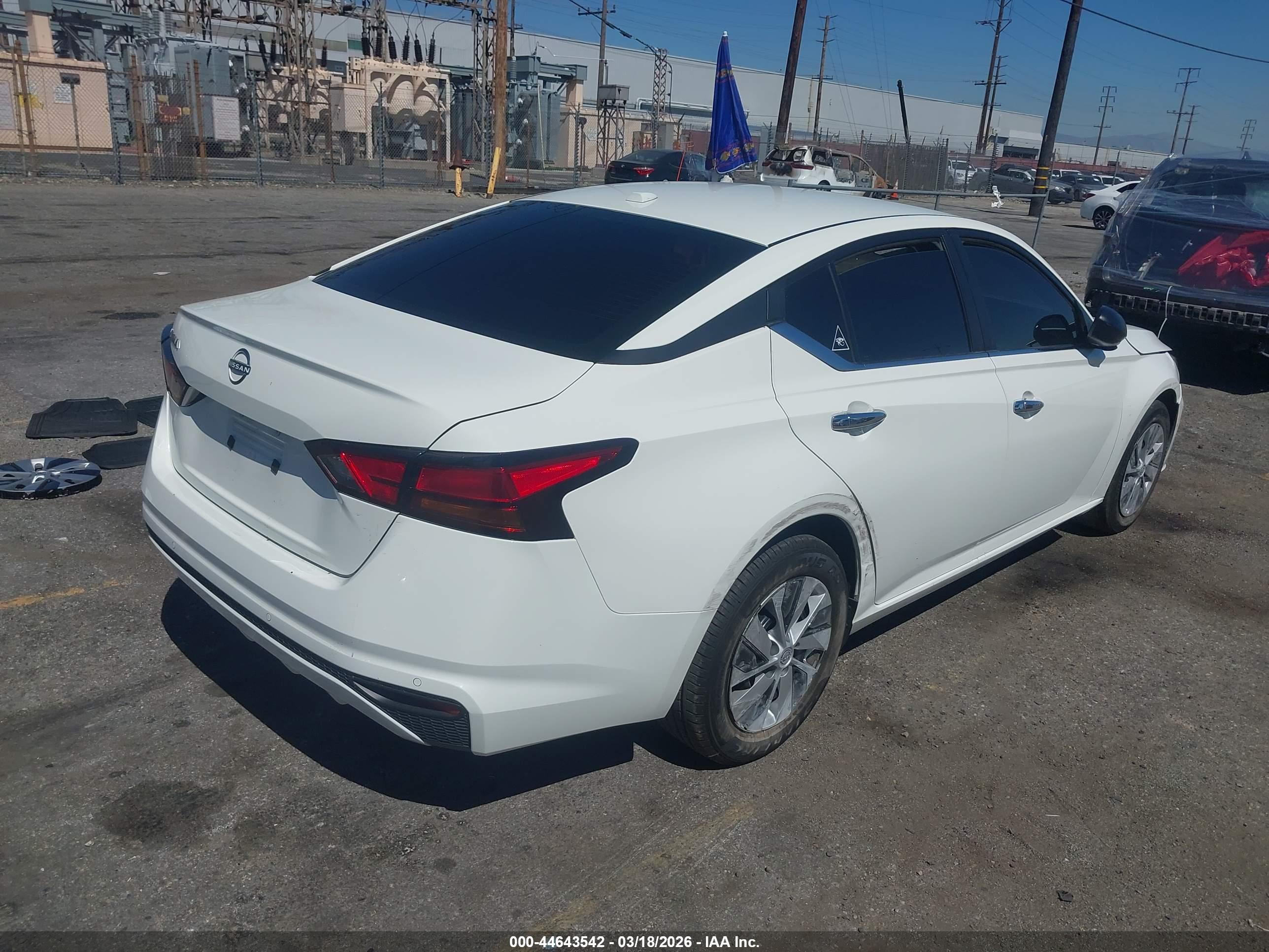 NISSAN ALTIMA image 4