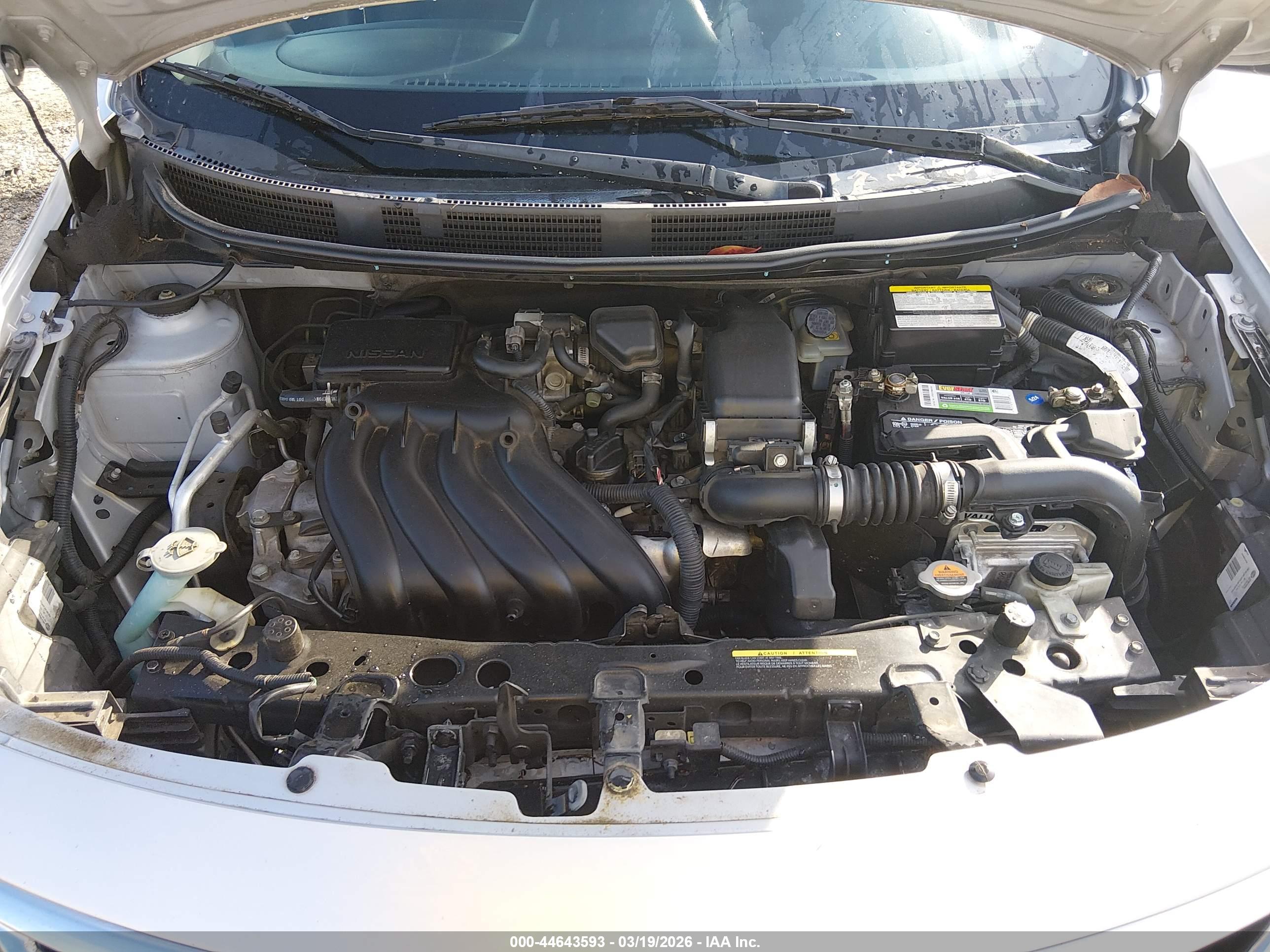 NISSAN VERSA image 10