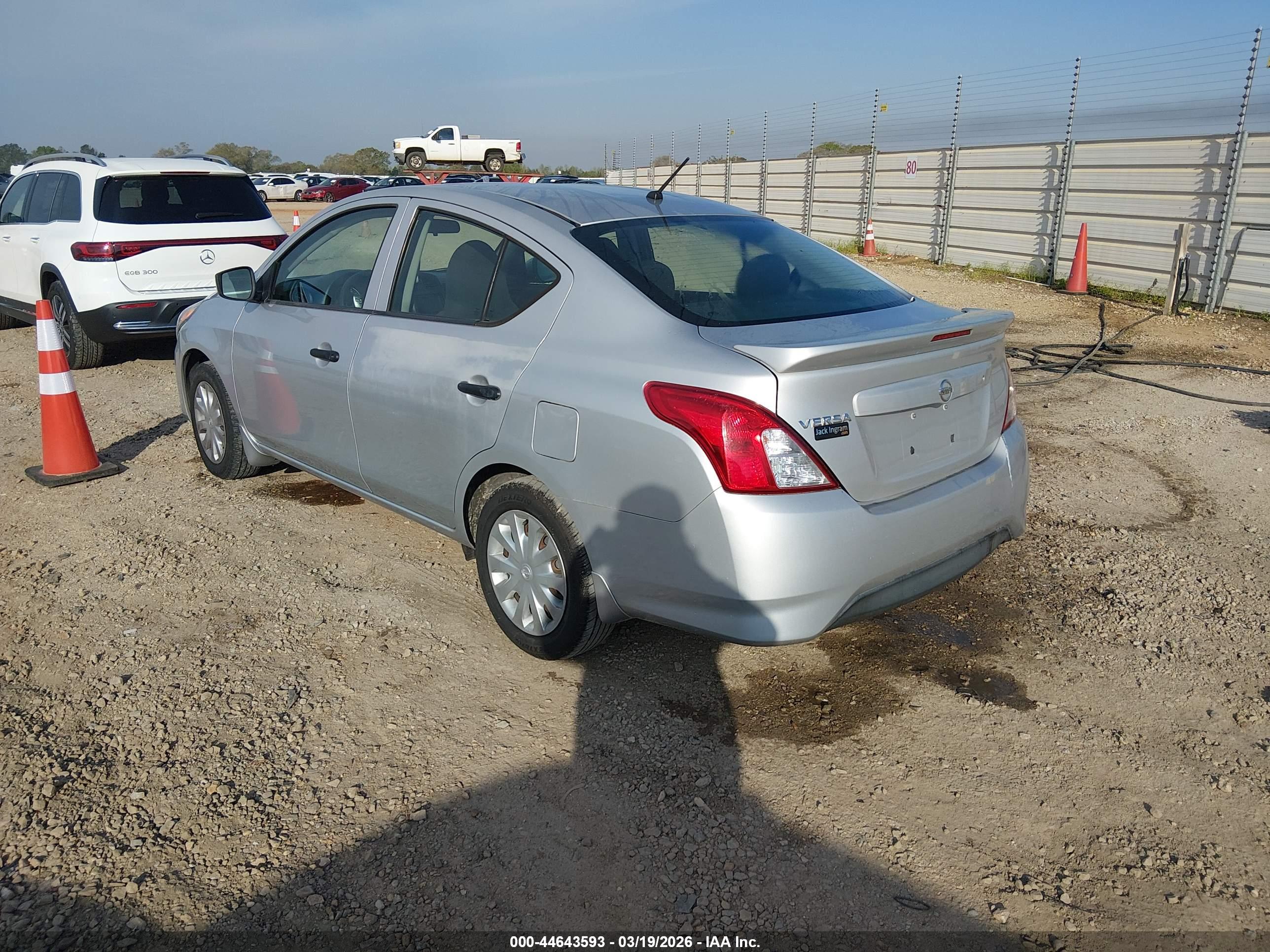 NISSAN VERSA image 3