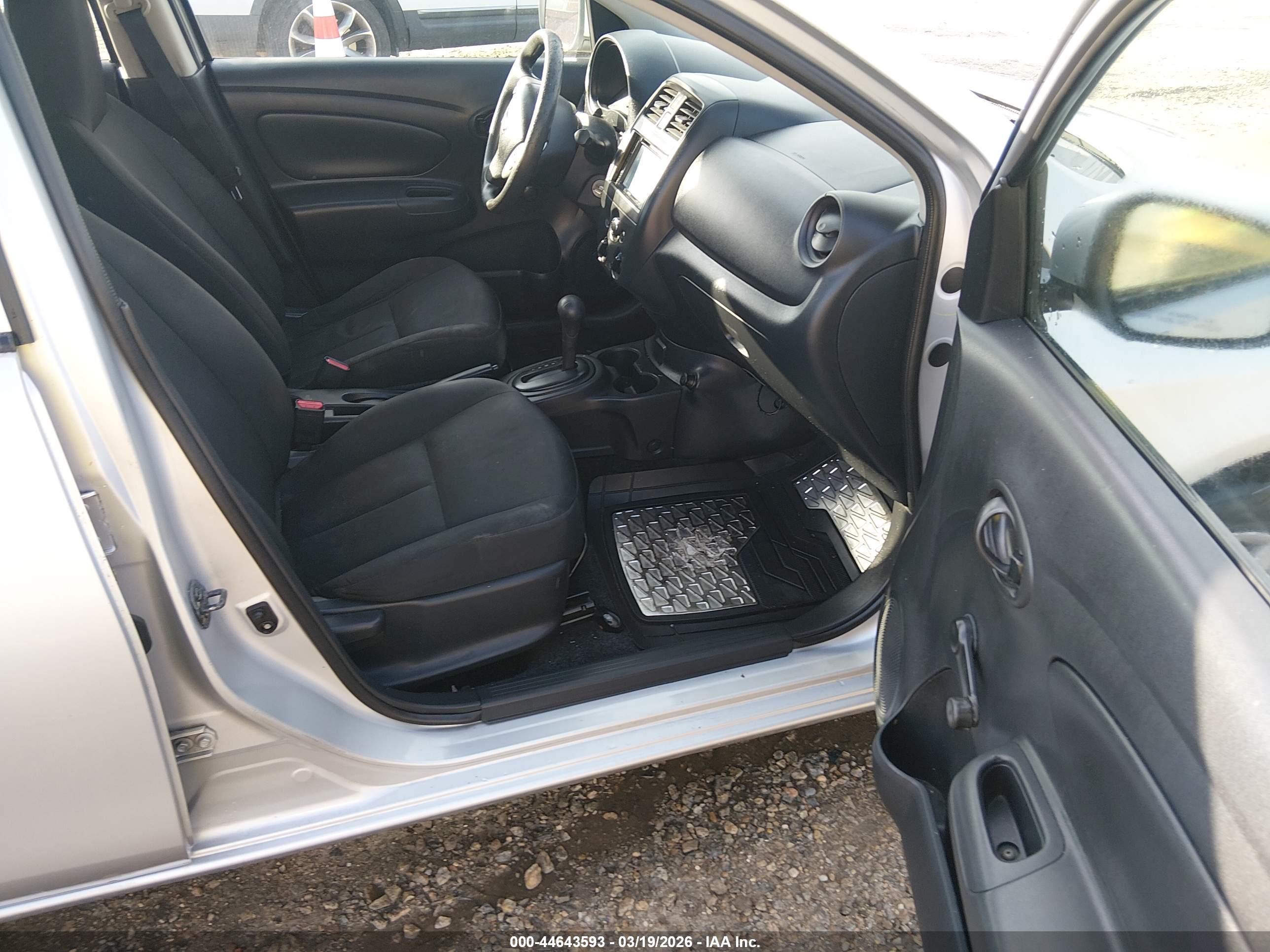 NISSAN VERSA image 5