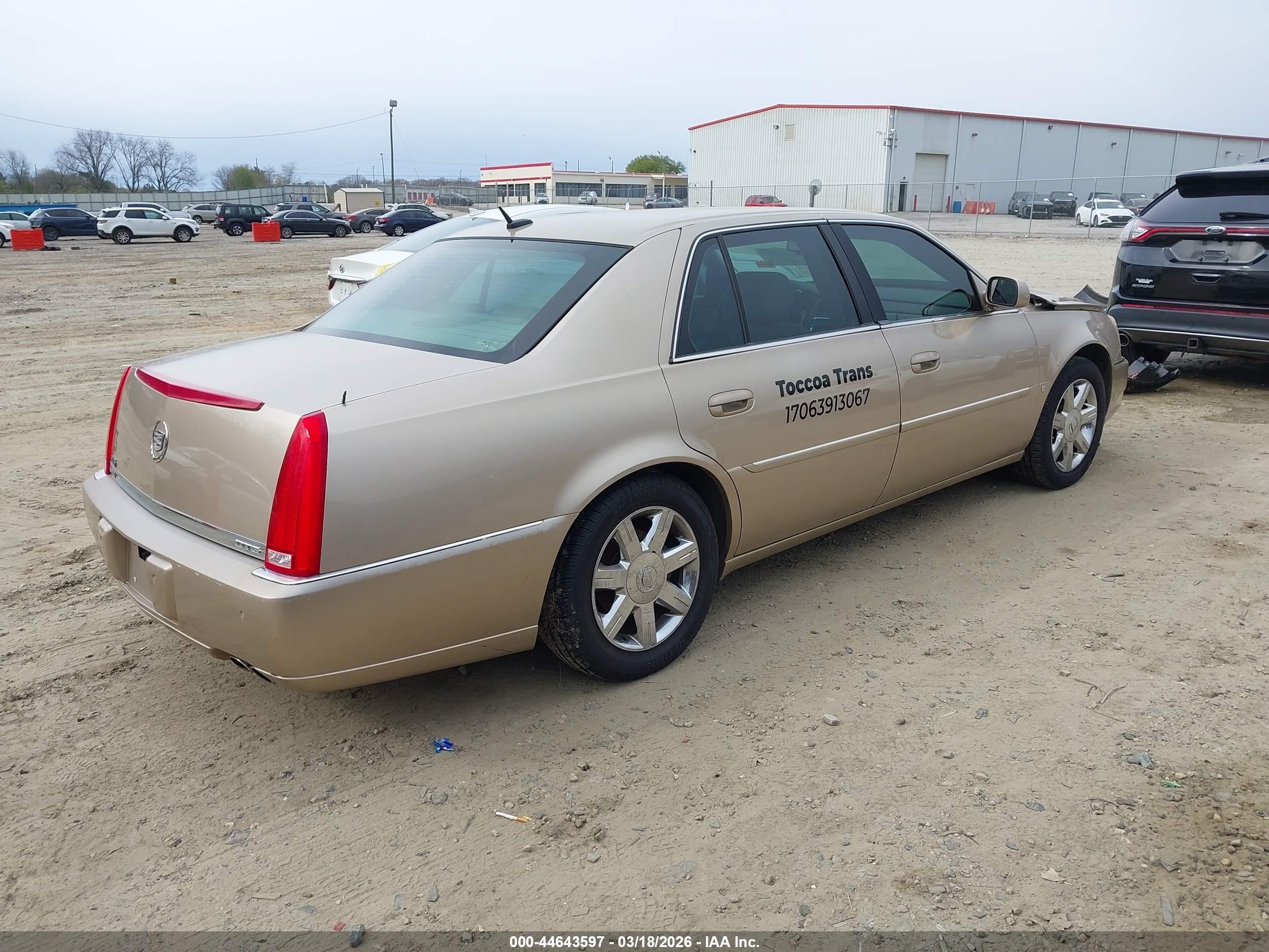 CADILLAC DTS image 4