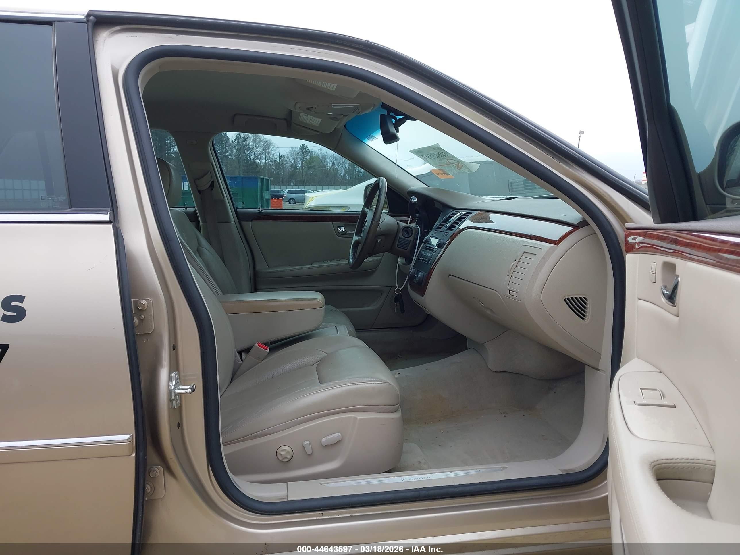 CADILLAC DTS image 5