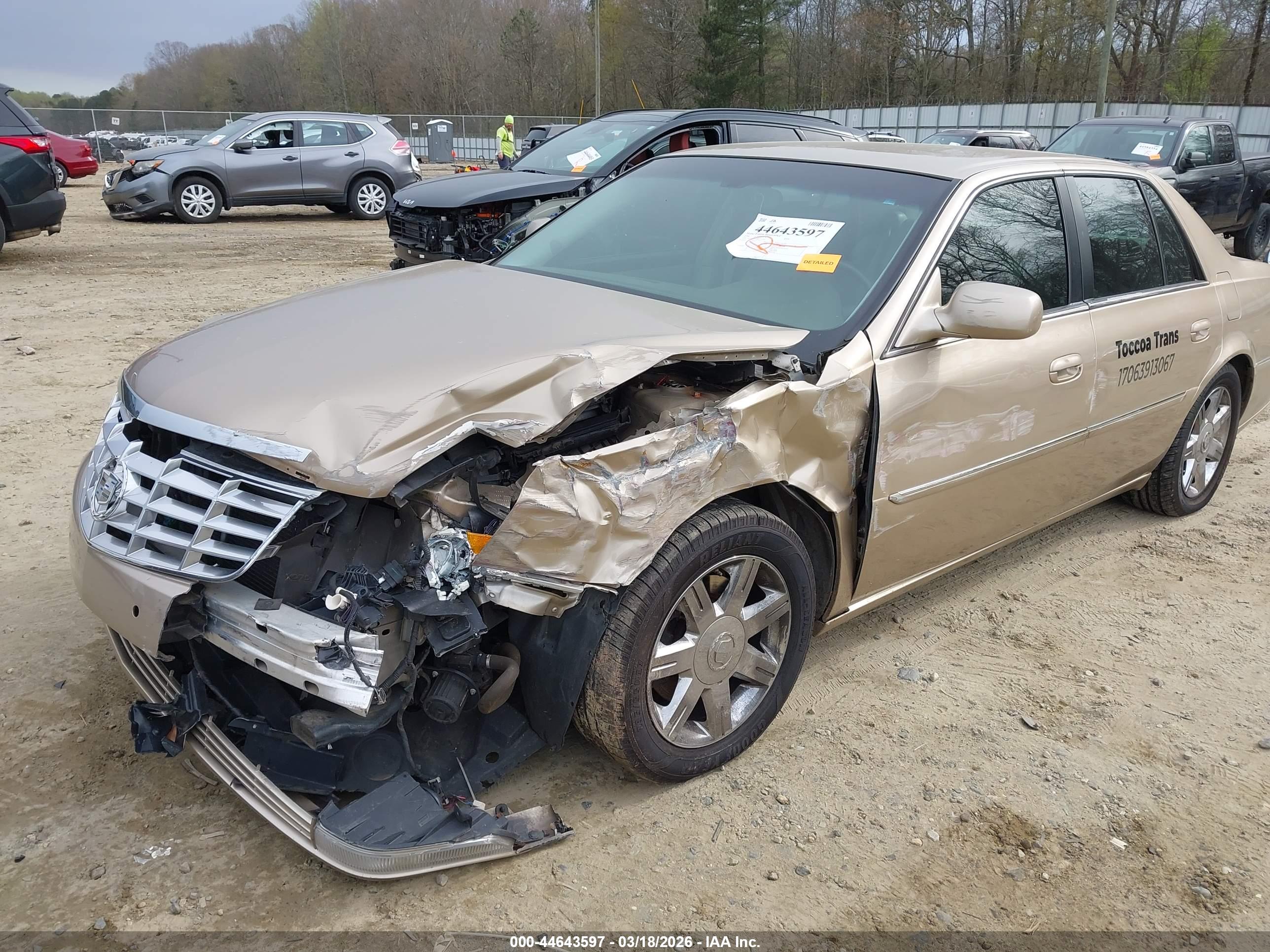 CADILLAC DTS image 6