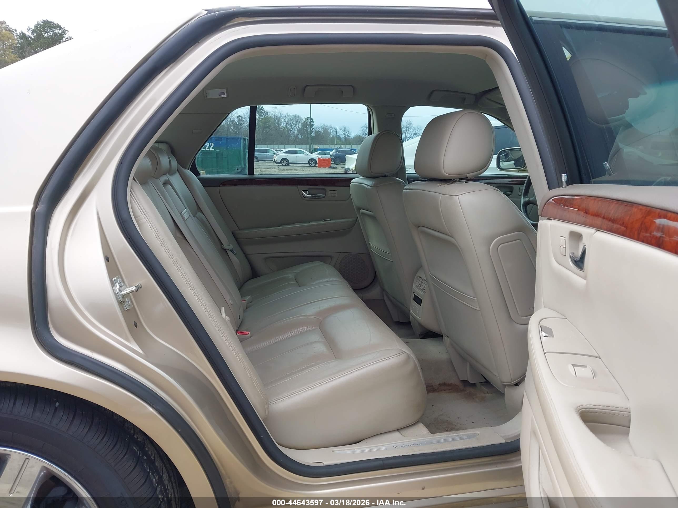 CADILLAC DTS image 8
