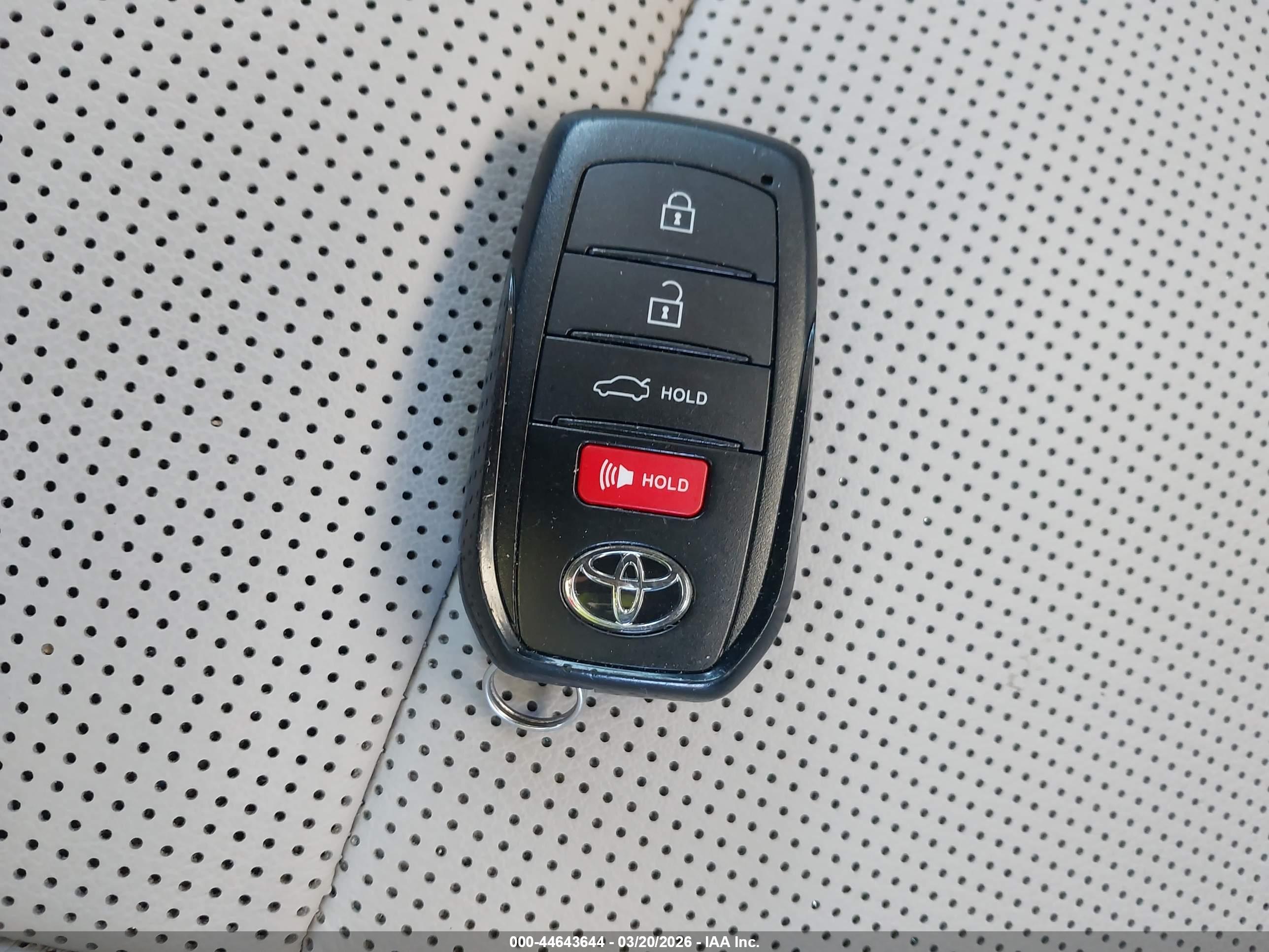 TOYOTA CAMRY image 11