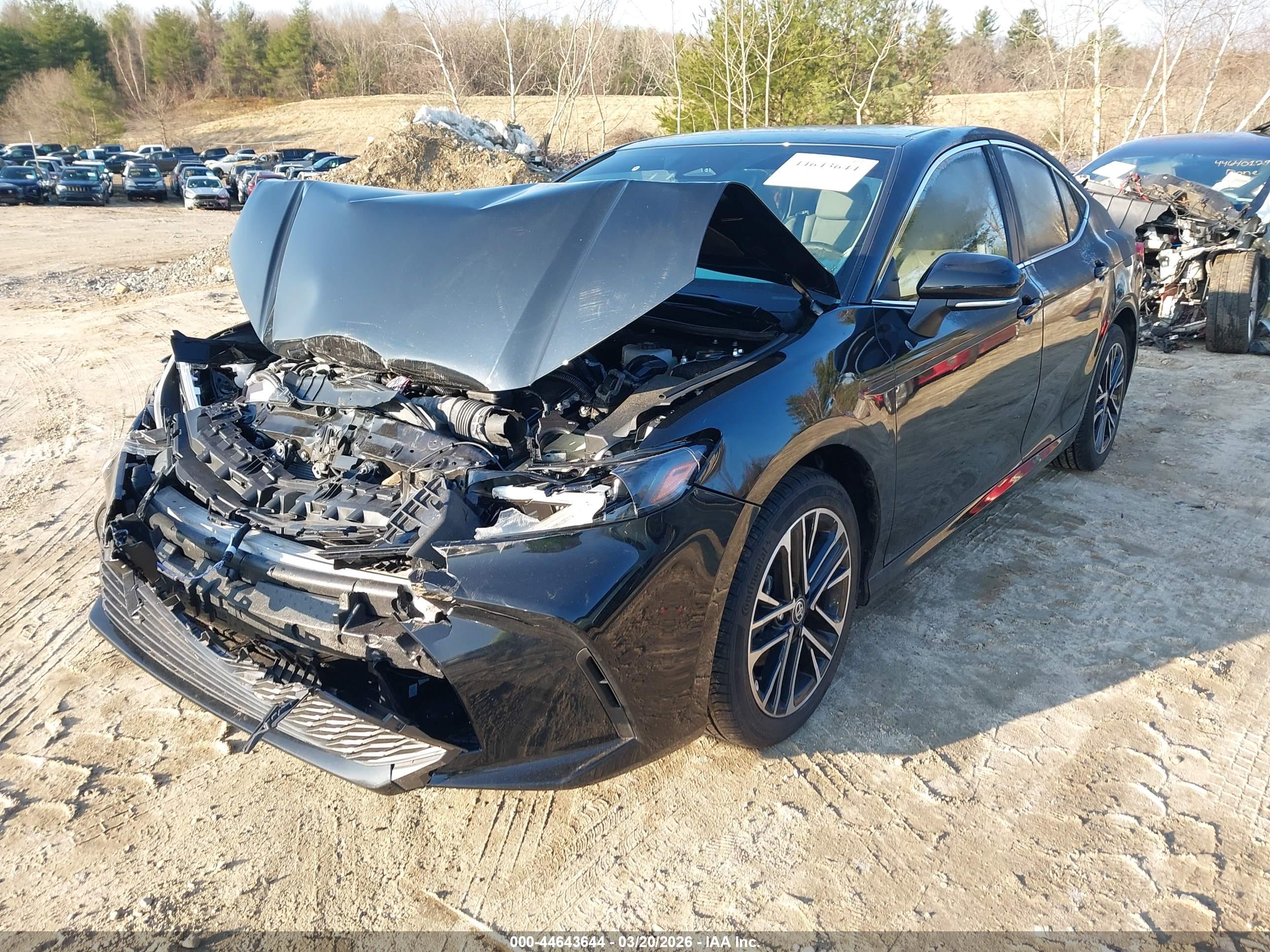 TOYOTA CAMRY image 2