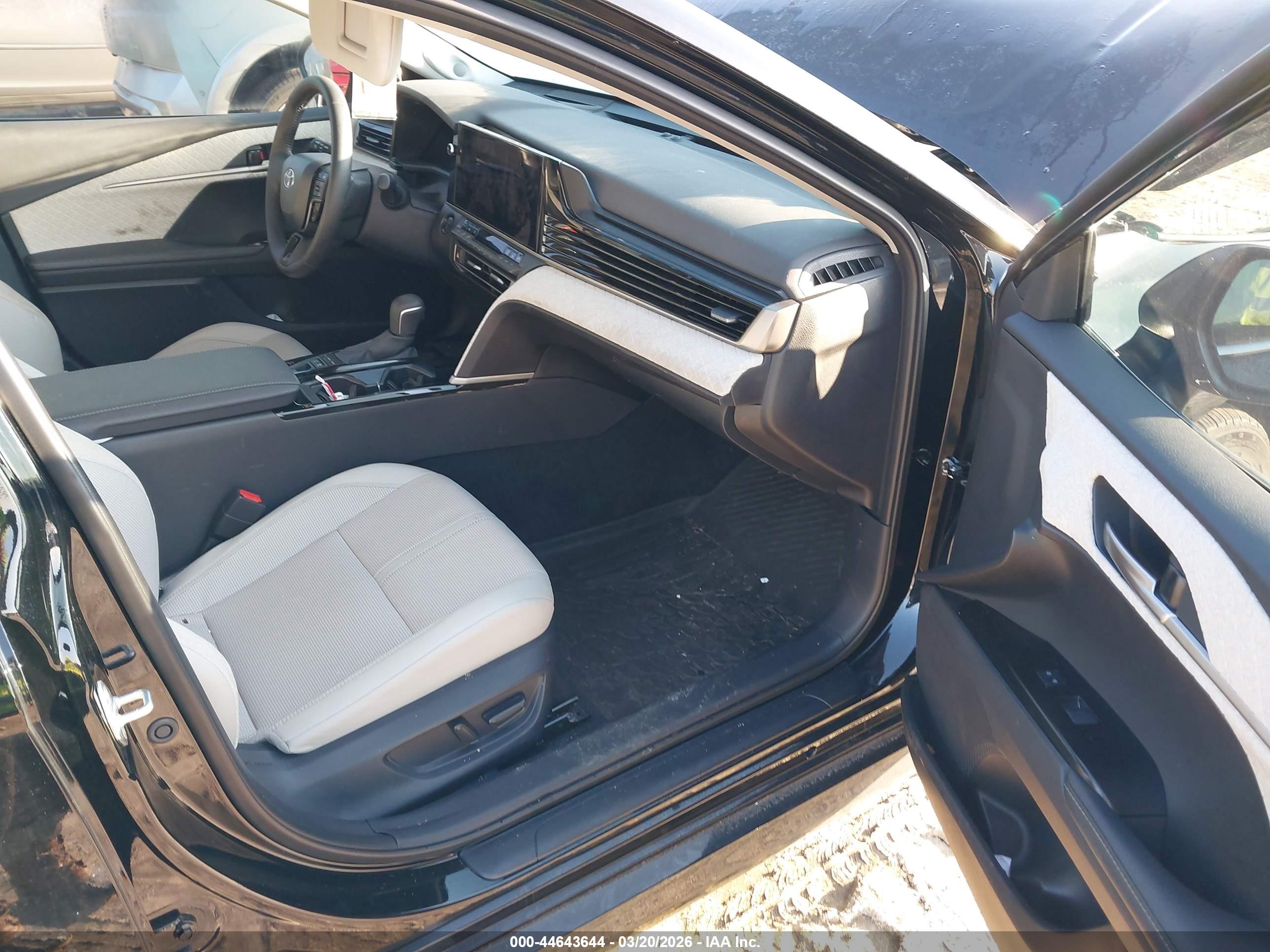 TOYOTA CAMRY image 5