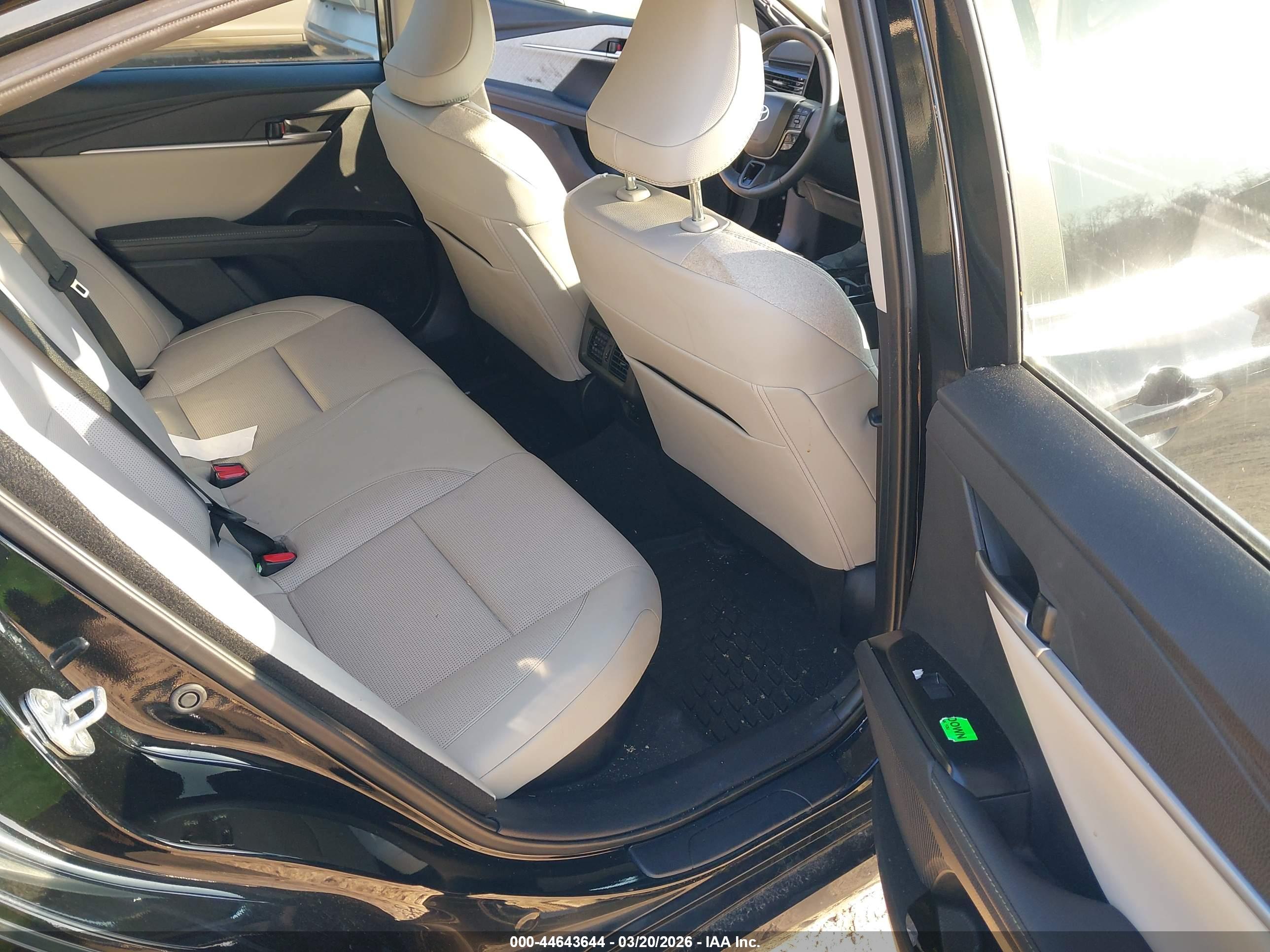 TOYOTA CAMRY image 8
