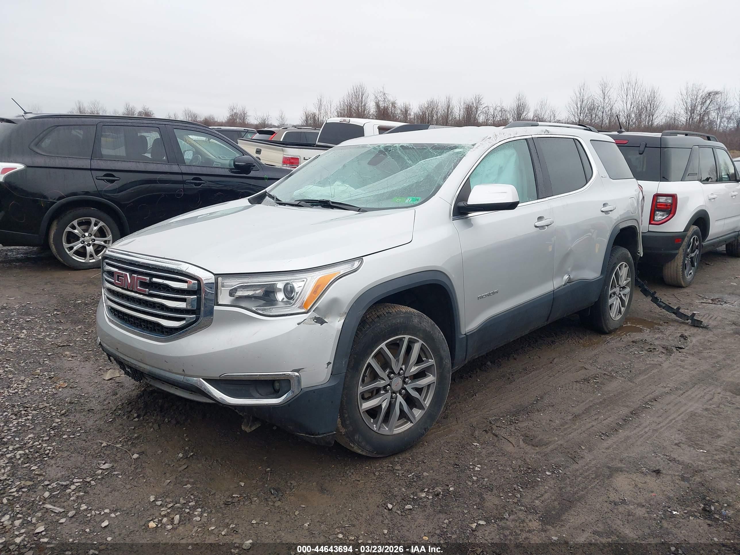 GMC ACADIA image 2